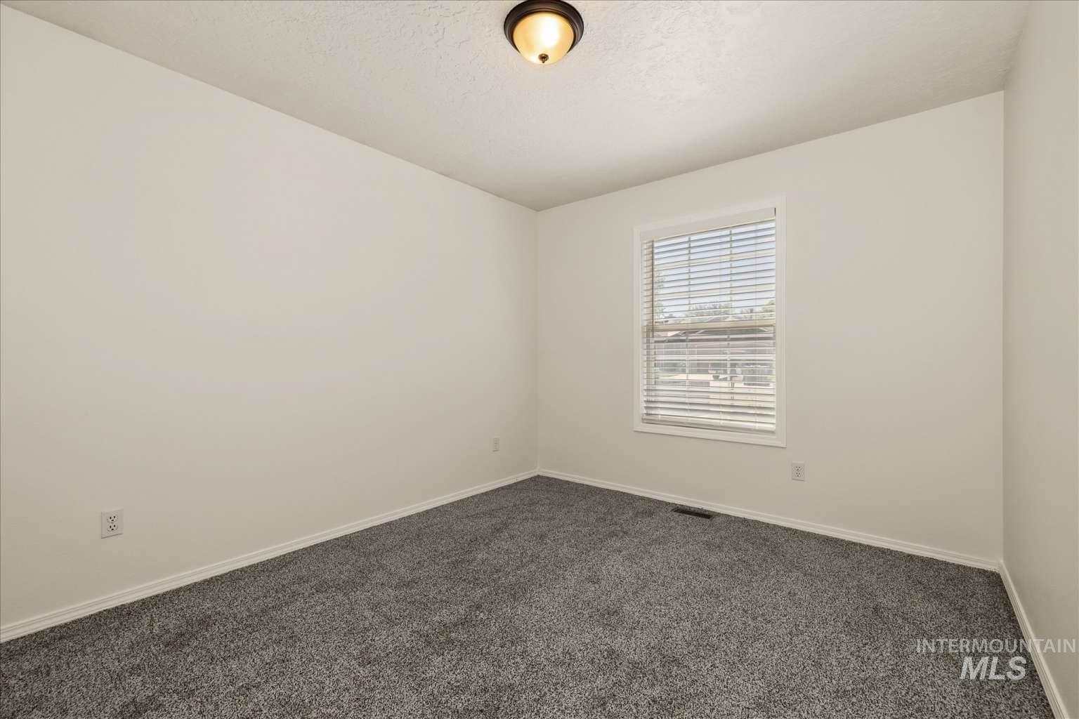 10304 W Silver City St, Boise, Idaho 83704, 3 Bedrooms, 2 Bathrooms, Residential For Sale, Price $437,900, 98986632