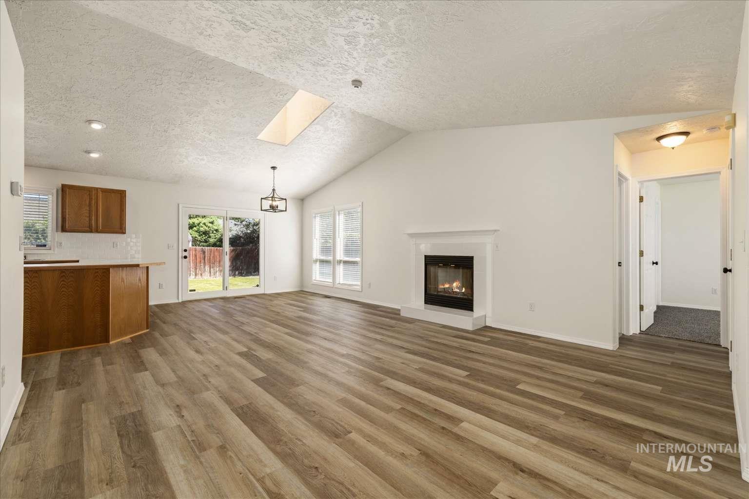 10304 W Silver City St, Boise, Idaho 83704, 3 Bedrooms, 2 Bathrooms, Residential For Sale, Price $437,900, 98986632