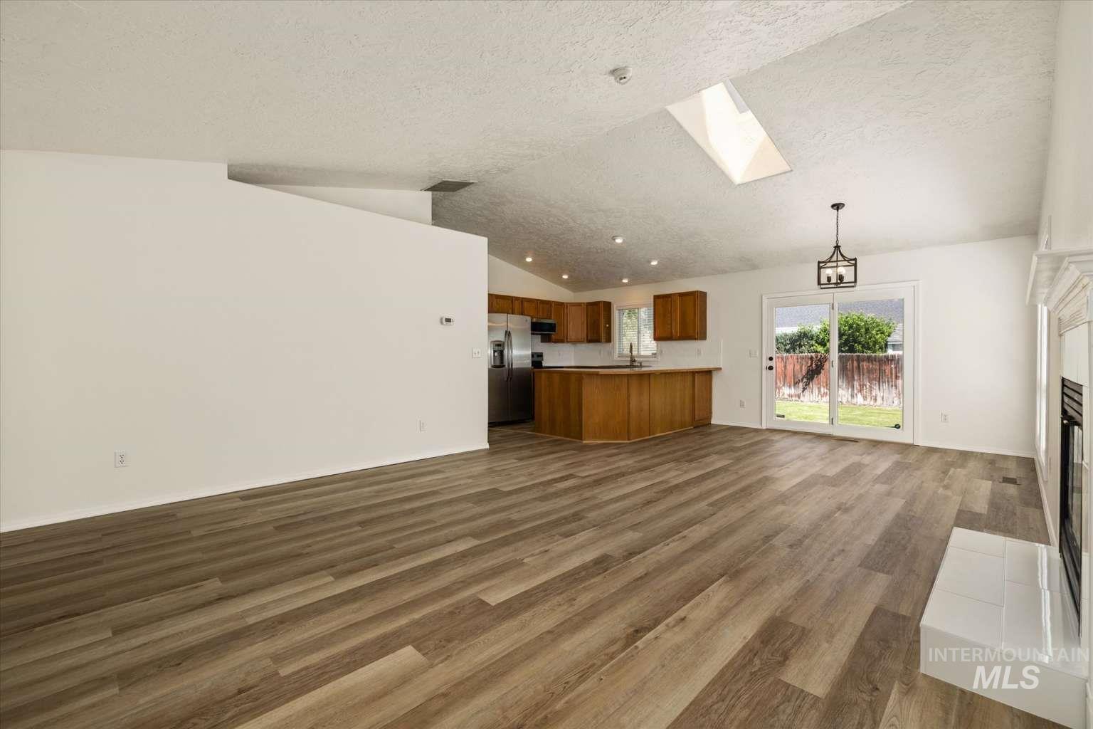10304 W Silver City St, Boise, Idaho 83704, 3 Bedrooms, 2 Bathrooms, Residential For Sale, Price $437,900, 98986632