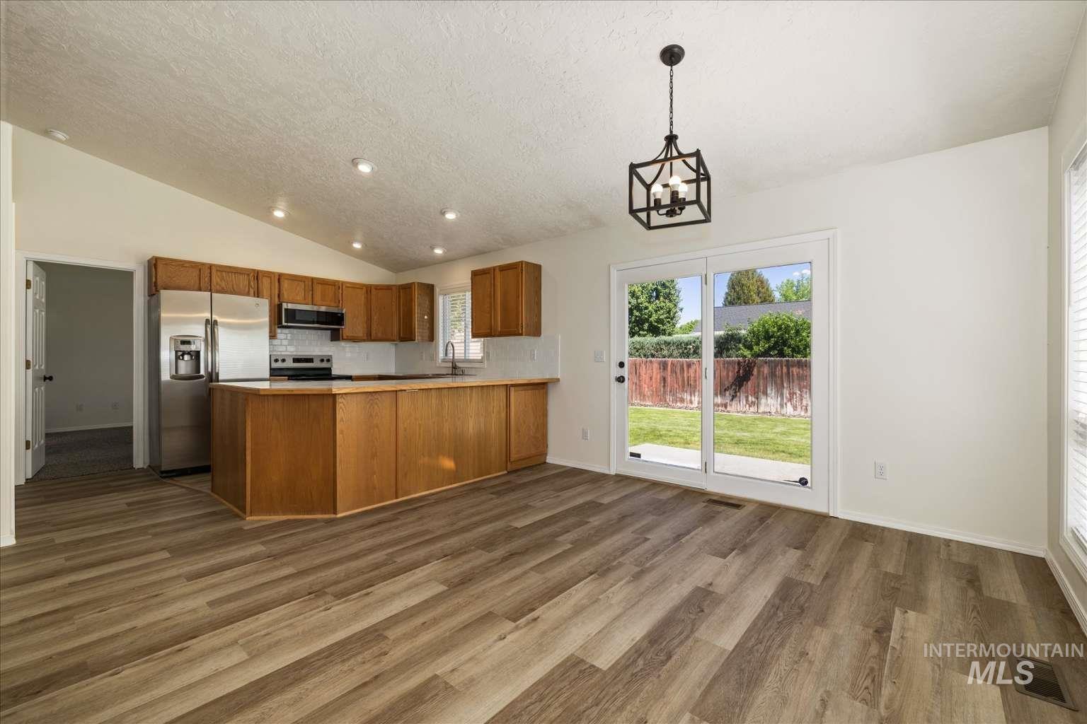 10304 W Silver City St, Boise, Idaho 83704, 3 Bedrooms, 2 Bathrooms, Residential For Sale, Price $437,900, 98986632