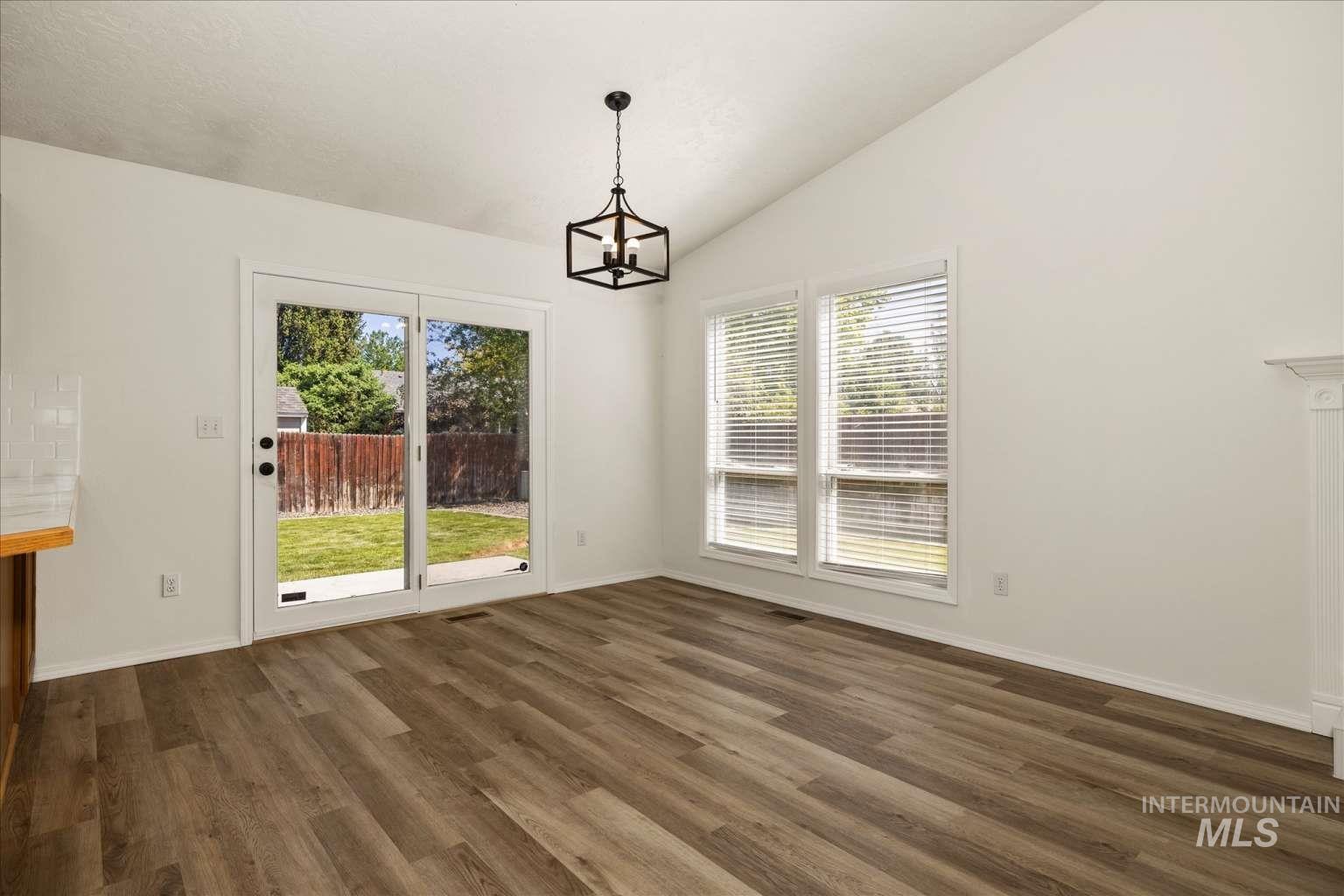 10304 W Silver City St, Boise, Idaho 83704, 3 Bedrooms, 2 Bathrooms, Residential For Sale, Price $437,900, 98986632