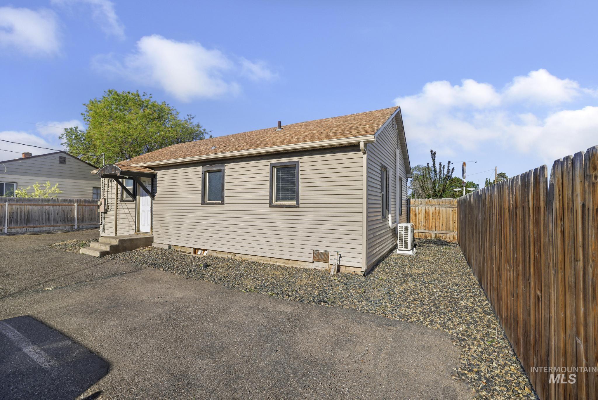 436 Washington Street N, Twin Falls, Idaho 83301, 2 Rooms, Business/Commercial For Sale, Price $250,000, 98986639