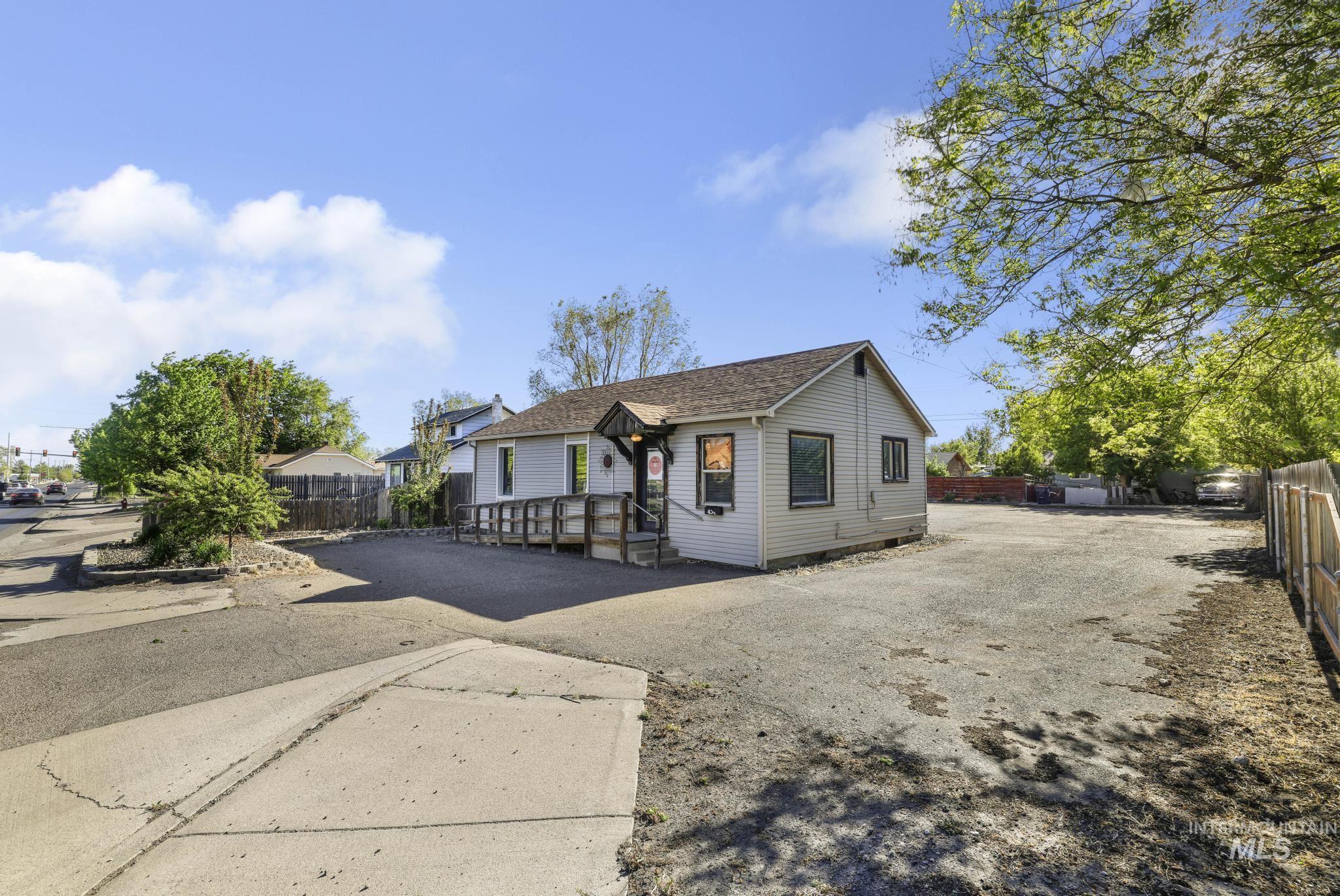 436 Washington Street N, Twin Falls, Idaho 83301, 2 Rooms, Business/Commercial For Sale, Price $250,000, 98986639