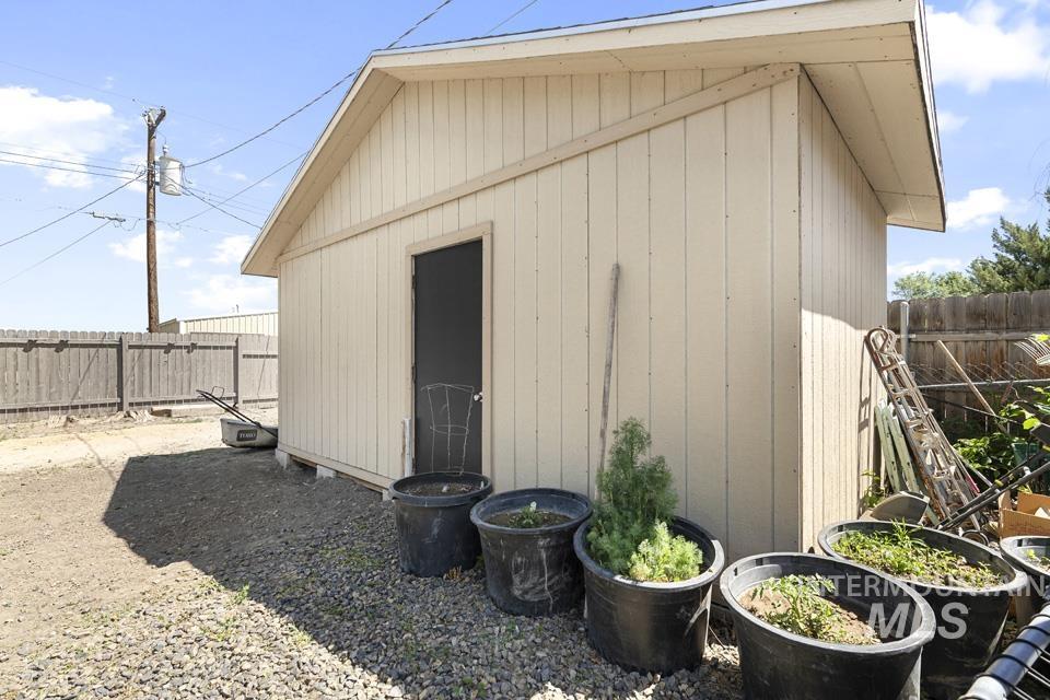 113 E Montana Ave, Homedale, Idaho 83628-0000, 5 Bedrooms, 2 Bathrooms, Residential For Sale, Price $355,000, 98986640
