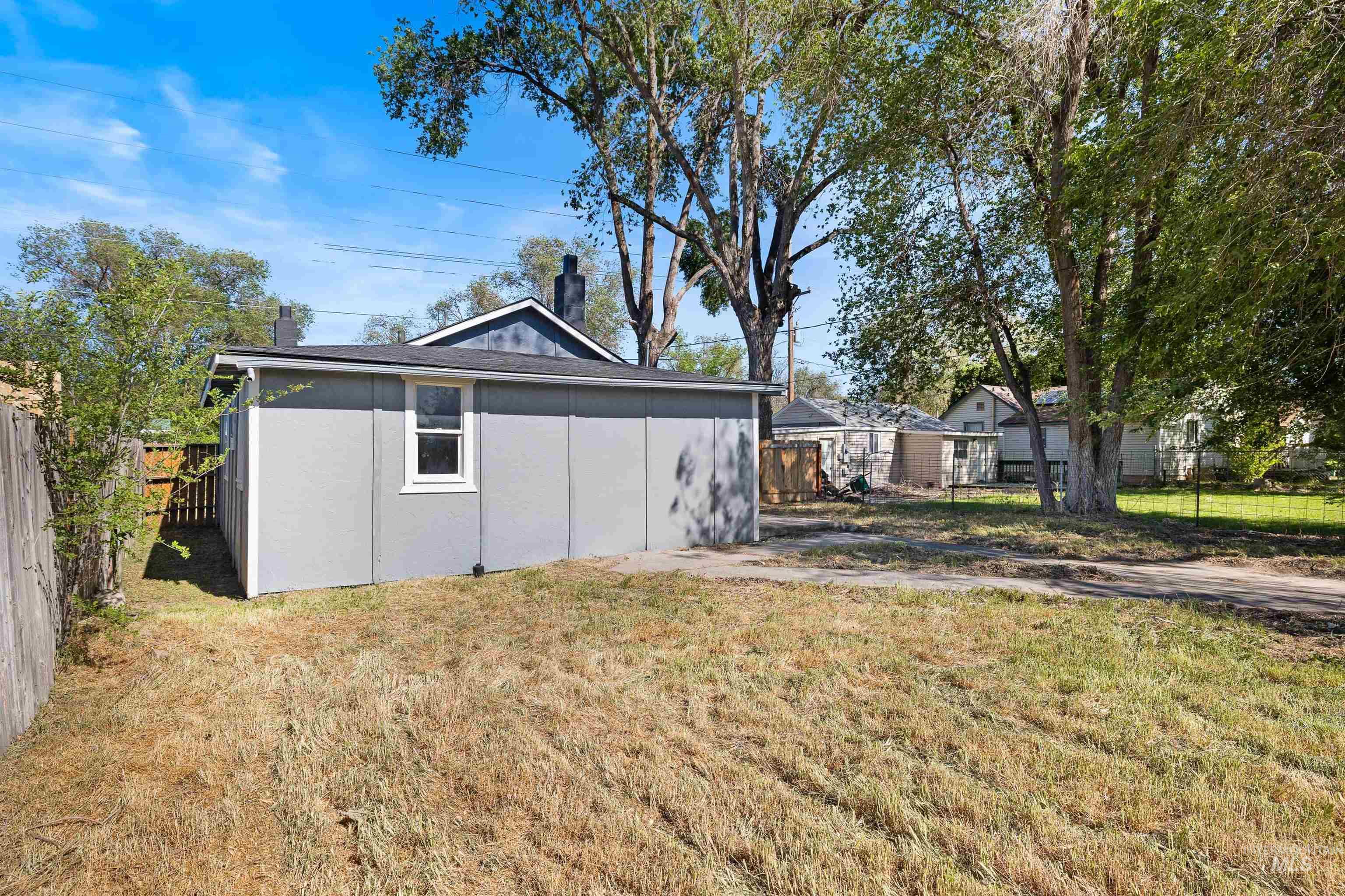 581 Adams St, Twin Falls, Idaho 83301, 2 Bedrooms, 1 Bathroom, Residential For Sale, Price $228,900, 98986642
