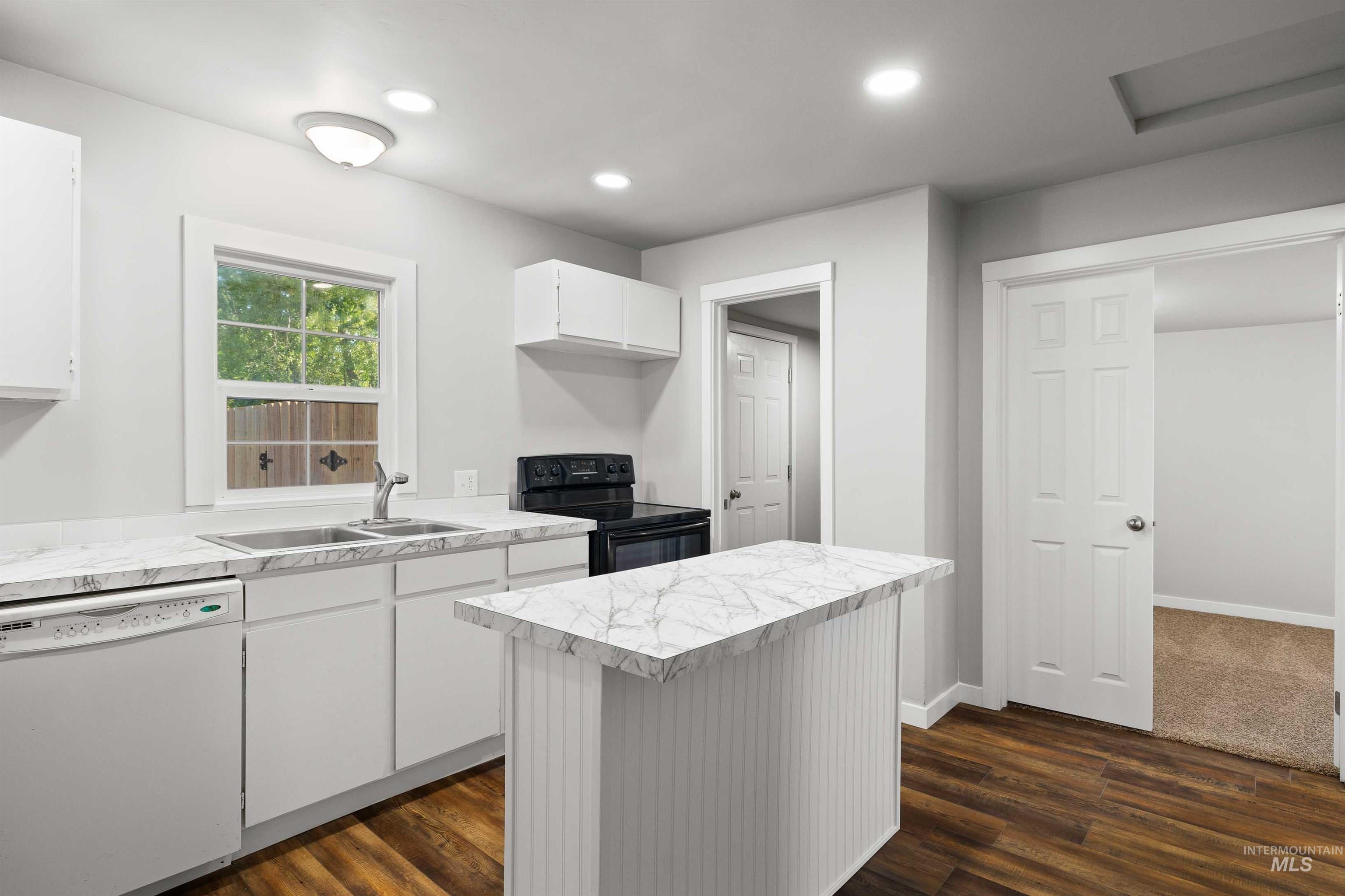 581 Adams St, Twin Falls, Idaho 83301, 2 Bedrooms, 1 Bathroom, Residential For Sale, Price $228,900, 98986642