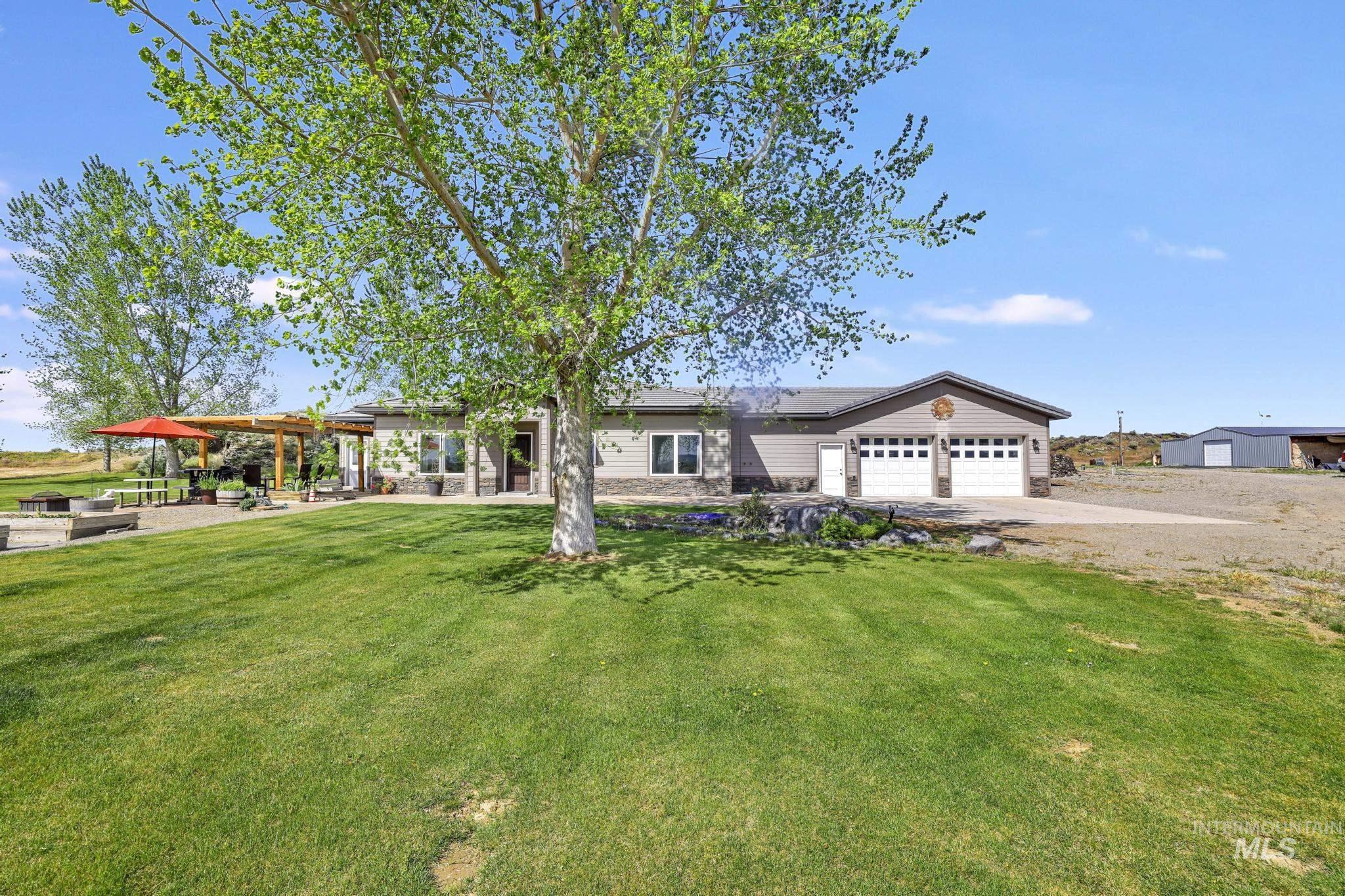 1994 S S 1200 E, Bliss, Idaho 83314, 2 Bedrooms, 2 Bathrooms, Residential For Sale, Price $520,000, 98986643