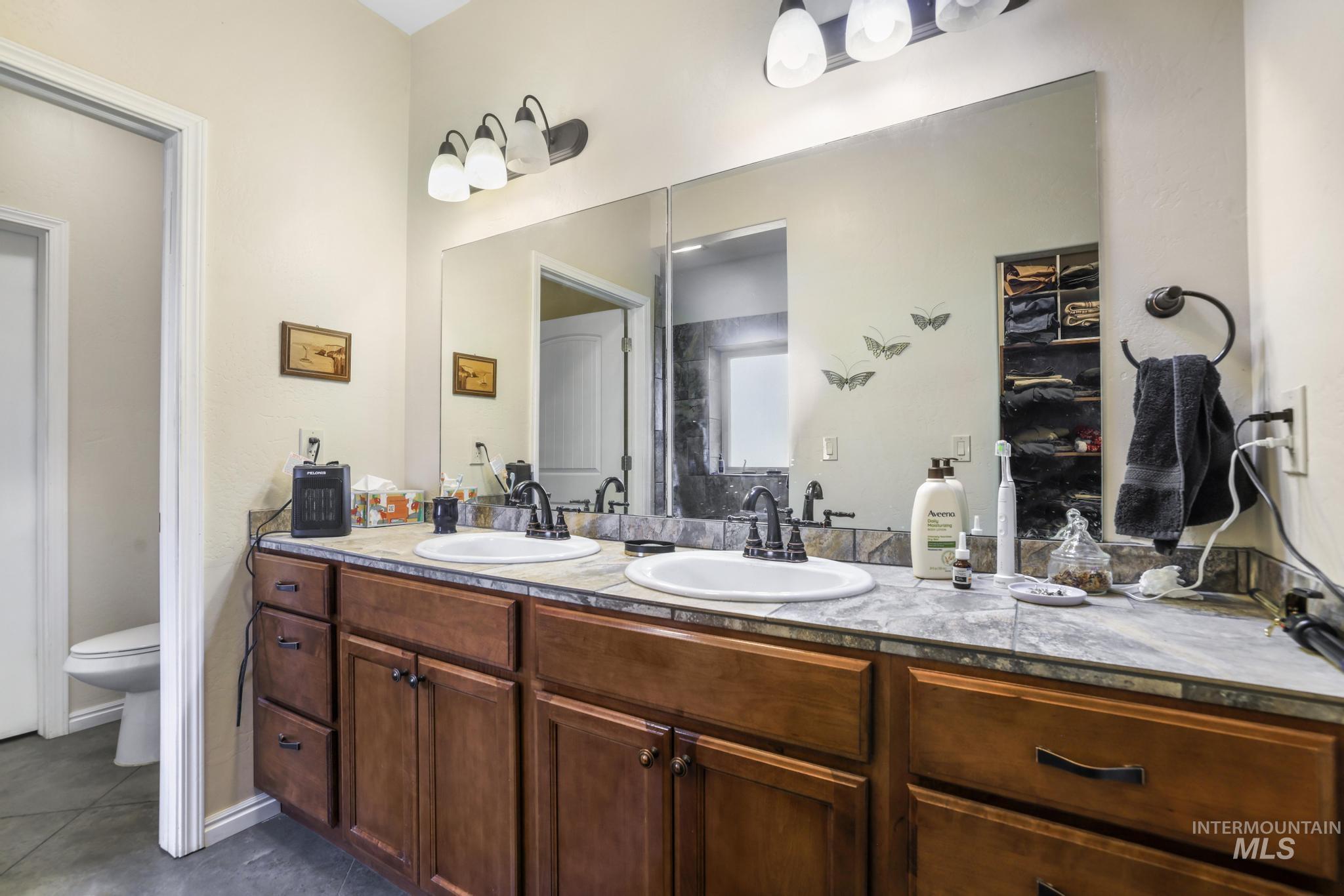 1994 S S 1200 E, Bliss, Idaho 83314, 2 Bedrooms, 2 Bathrooms, Residential For Sale, Price $520,000, 98986643