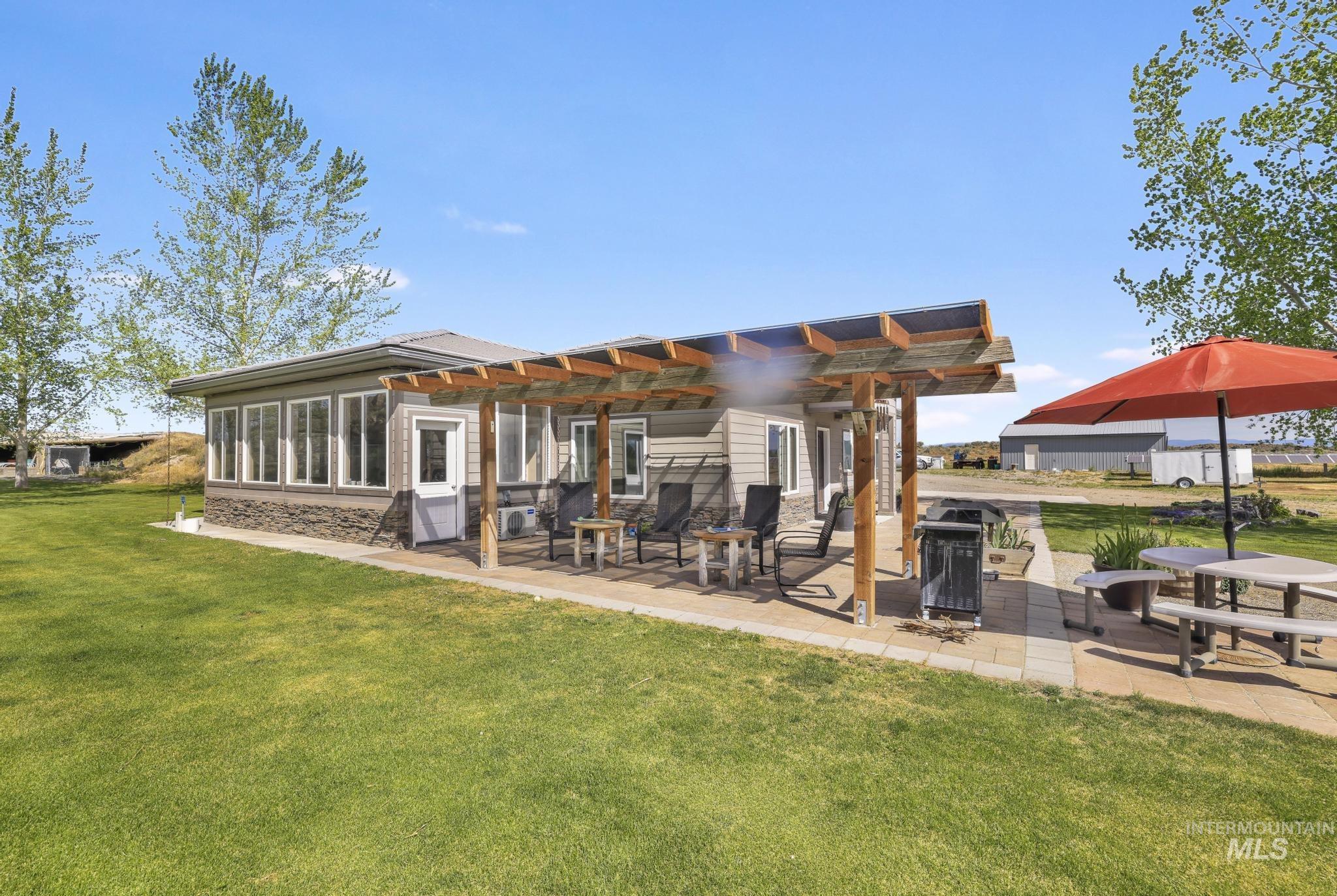 1994 S S 1200 E, Bliss, Idaho 83314, 2 Bedrooms, 2 Bathrooms, Residential For Sale, Price $520,000, 98986643