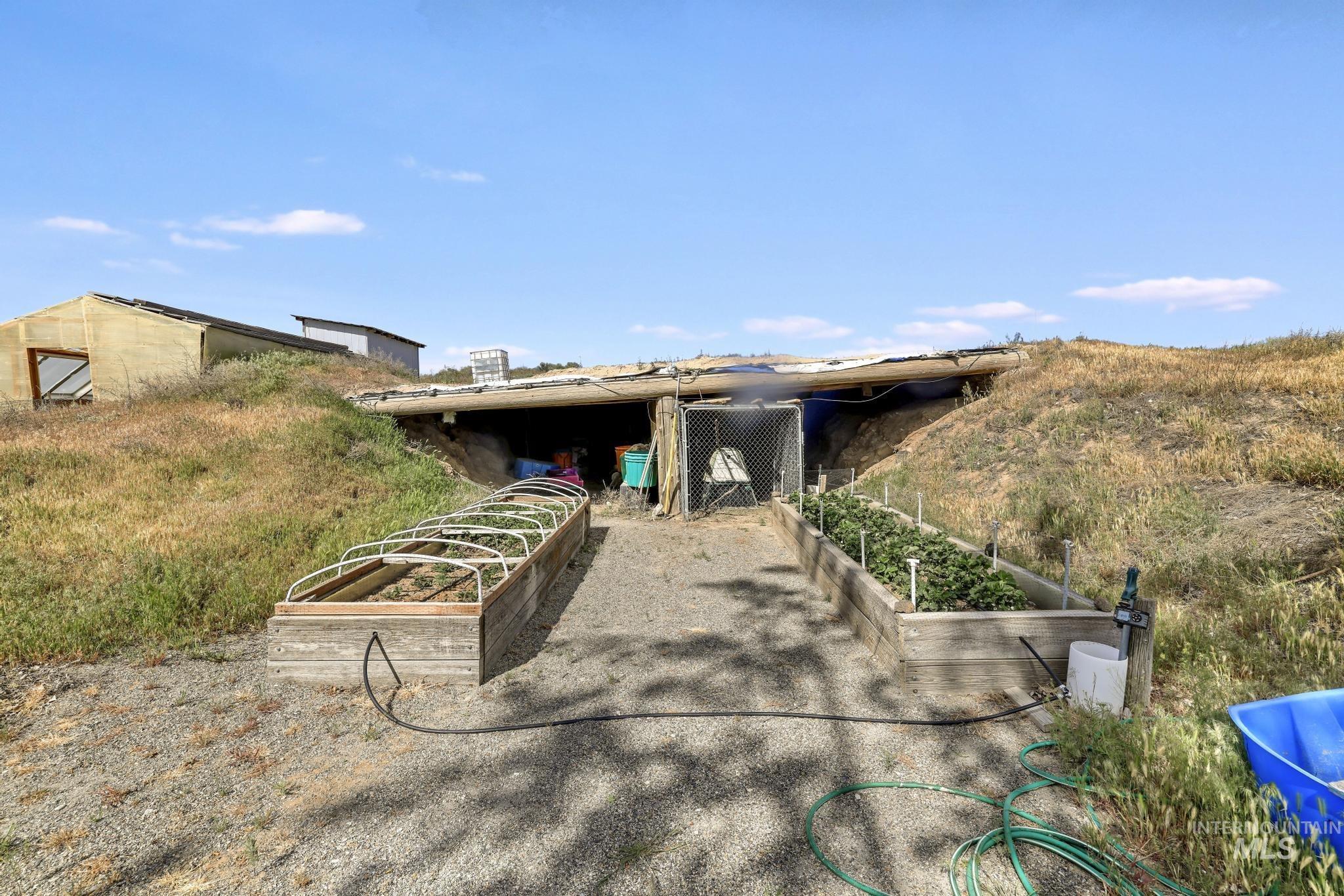 1994 S S 1200 E, Bliss, Idaho 83314, 2 Bedrooms, 2 Bathrooms, Residential For Sale, Price $520,000, 98986643