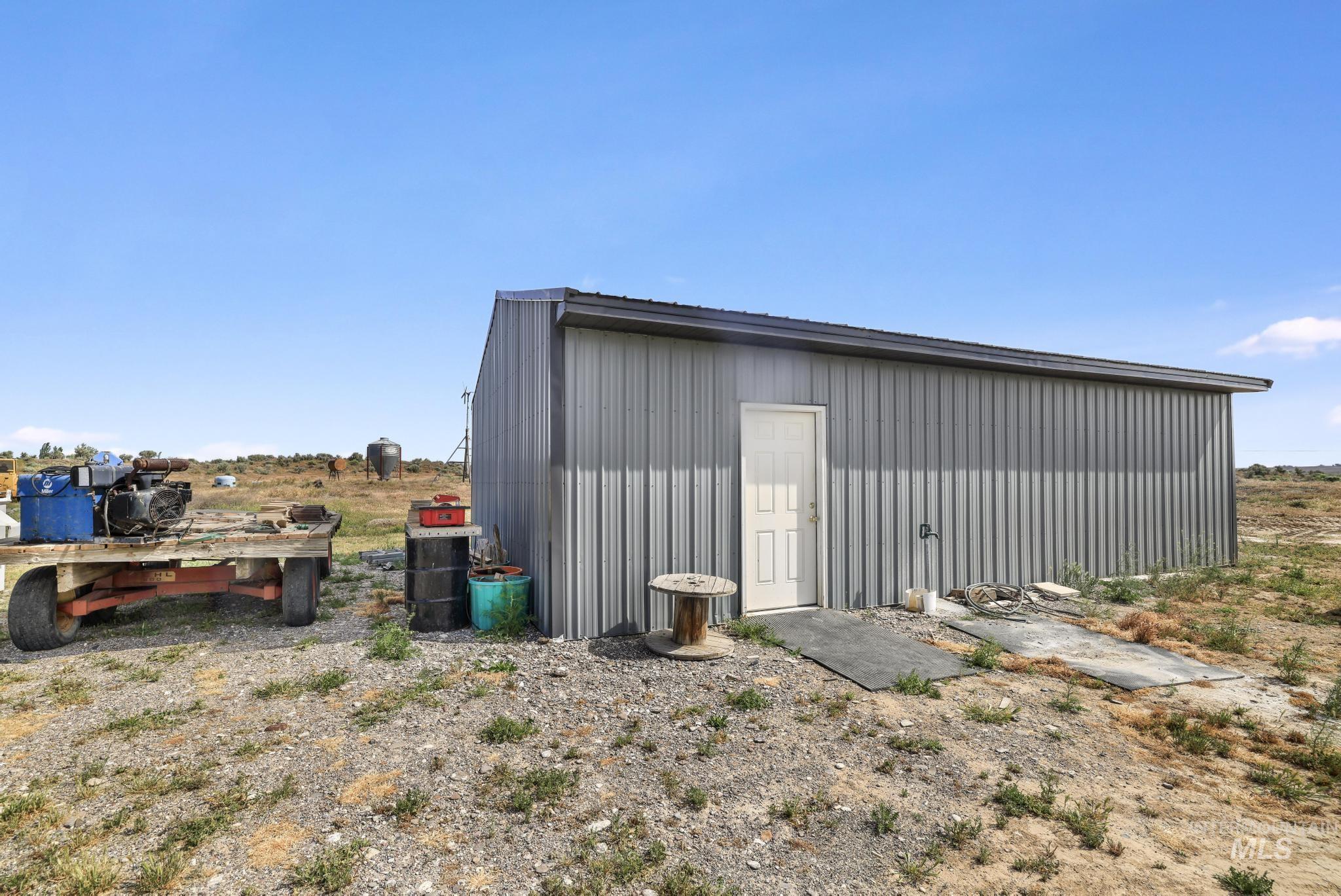 1994 S S 1200 E, Bliss, Idaho 83314, 2 Bedrooms, 2 Bathrooms, Residential For Sale, Price $520,000, 98986643