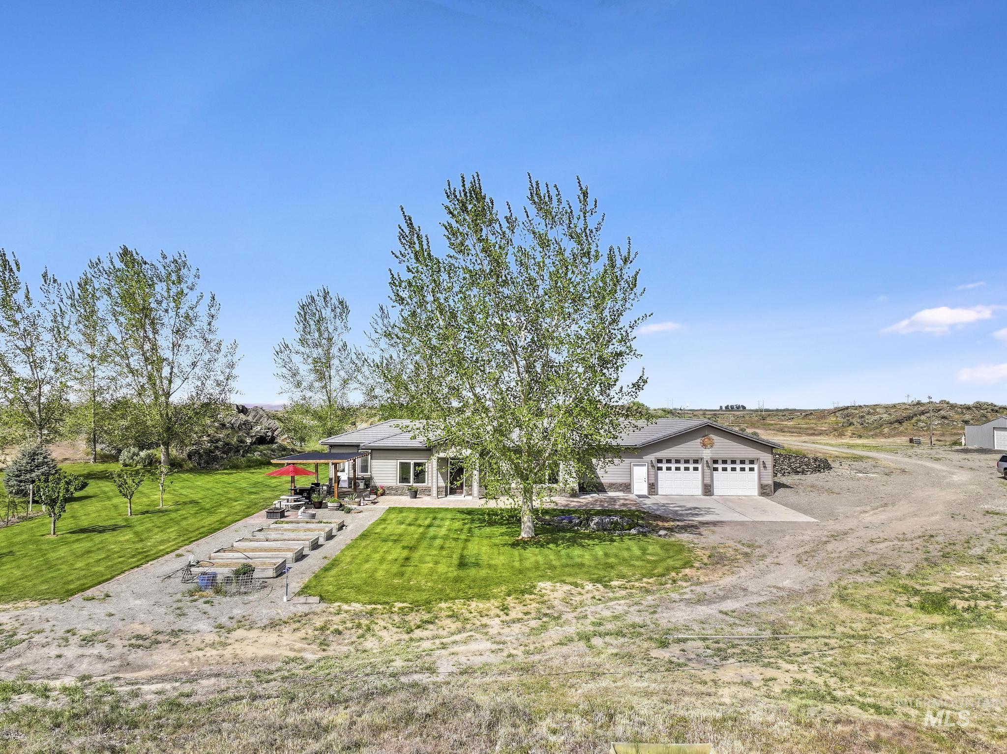 1994 S S 1200 E, Bliss, Idaho 83314, 2 Bedrooms, 2 Bathrooms, Residential For Sale, Price $520,000, 98986643