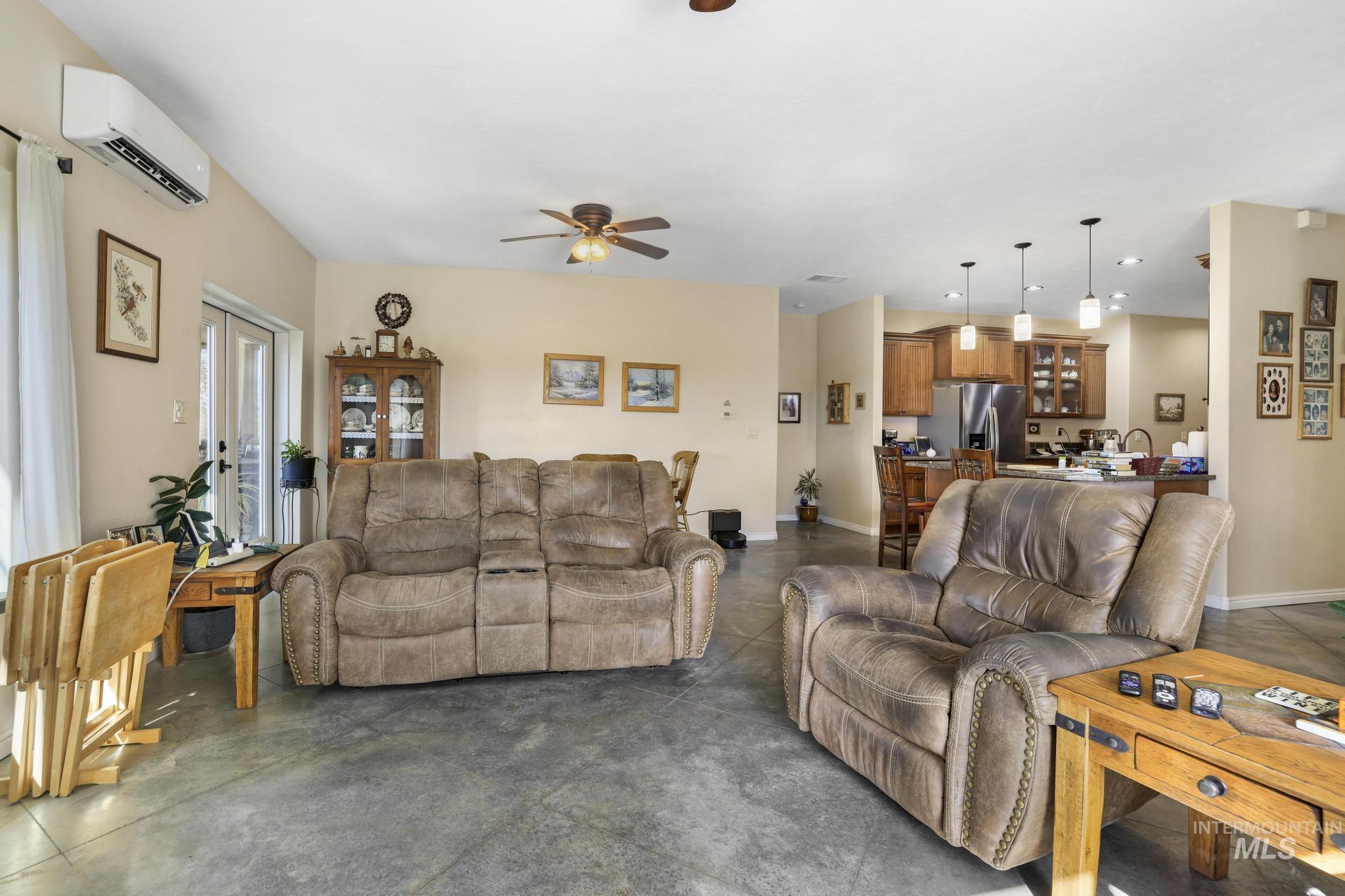 1994 S S 1200 E, Bliss, Idaho 83314, 2 Bedrooms, 2 Bathrooms, Residential For Sale, Price $520,000, 98986643