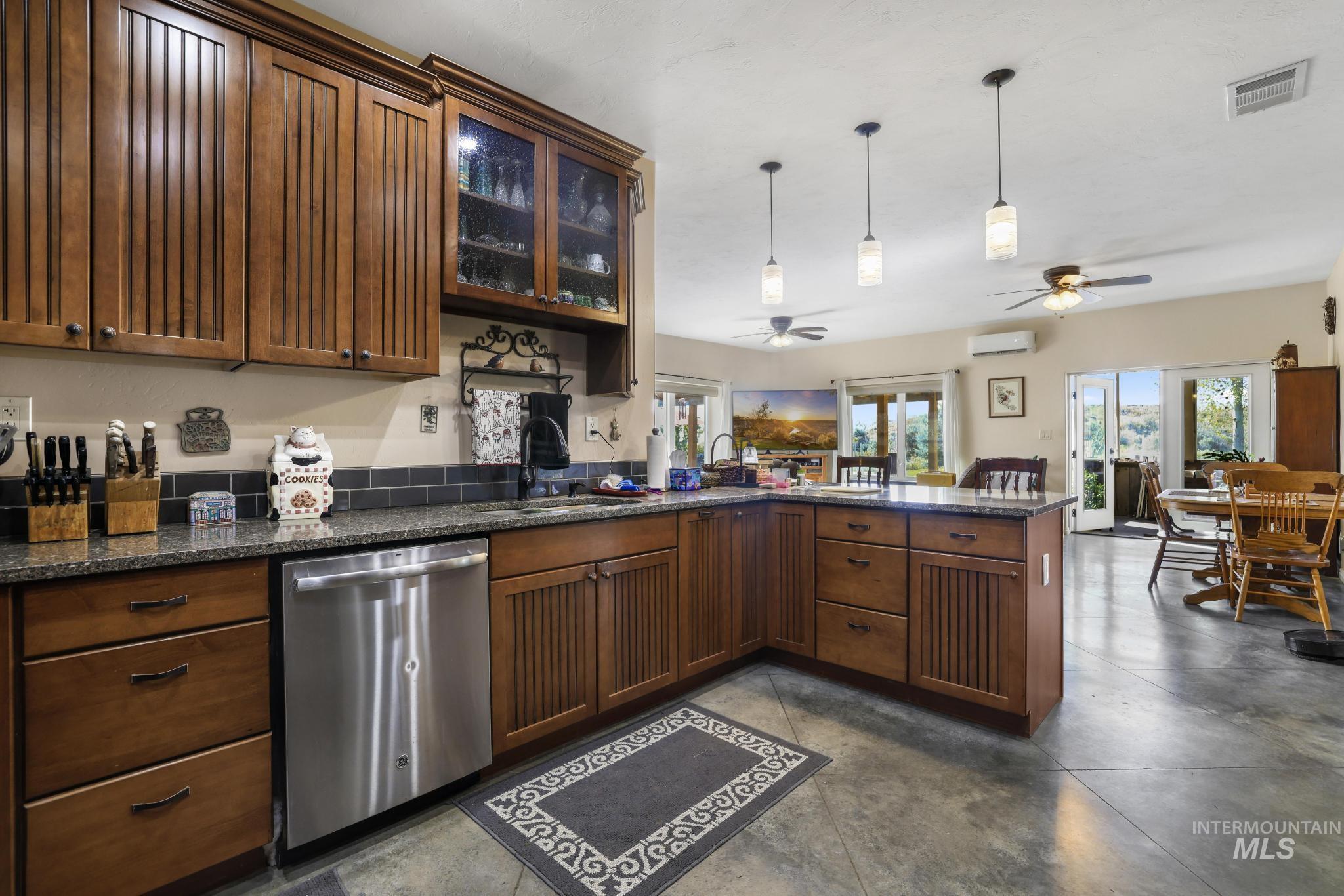 1994 S S 1200 E, Bliss, Idaho 83314, 2 Bedrooms, 2 Bathrooms, Residential For Sale, Price $520,000, 98986643
