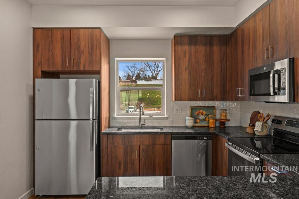 7494 W Swain Lane, Garden City, Idaho 83714, 3 Bedrooms, 3 Bathrooms, Residential For Sale, Price $439,000, 98986646