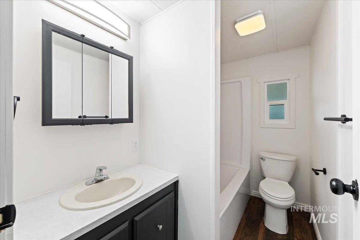 3779 S Clacton Way, Boise, Idaho 83716, 2 Bedrooms, 2 Bathrooms, Residential For Sale, Price $325,000,MLS 98986648