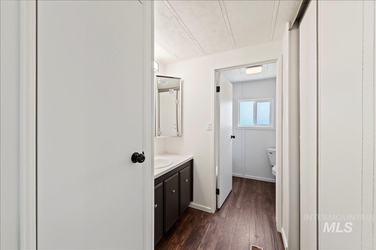 3779 S Clacton Way, Boise, Idaho 83716, 2 Bedrooms, 2 Bathrooms, Residential For Sale, Price $325,000,MLS 98986648