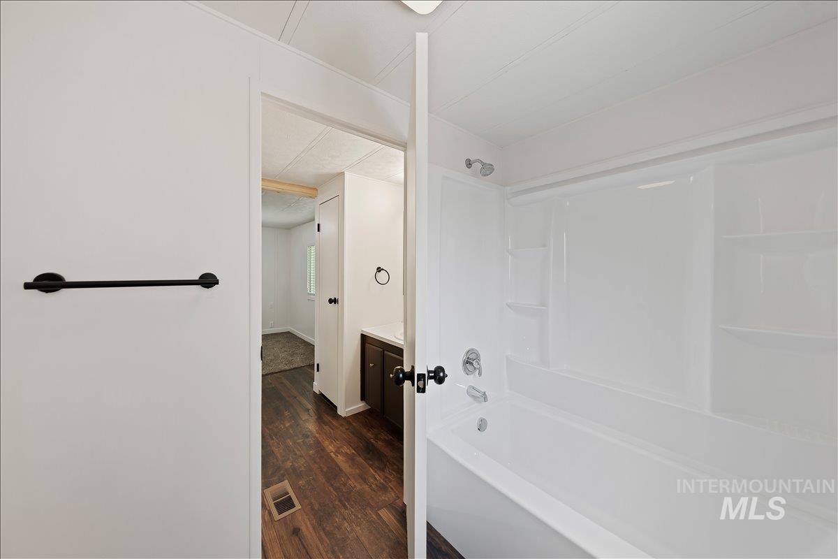 3779 S Clacton Way, Boise, Idaho 83716, 2 Bedrooms, 2 Bathrooms, Residential For Sale, Price $325,000,MLS 98986648