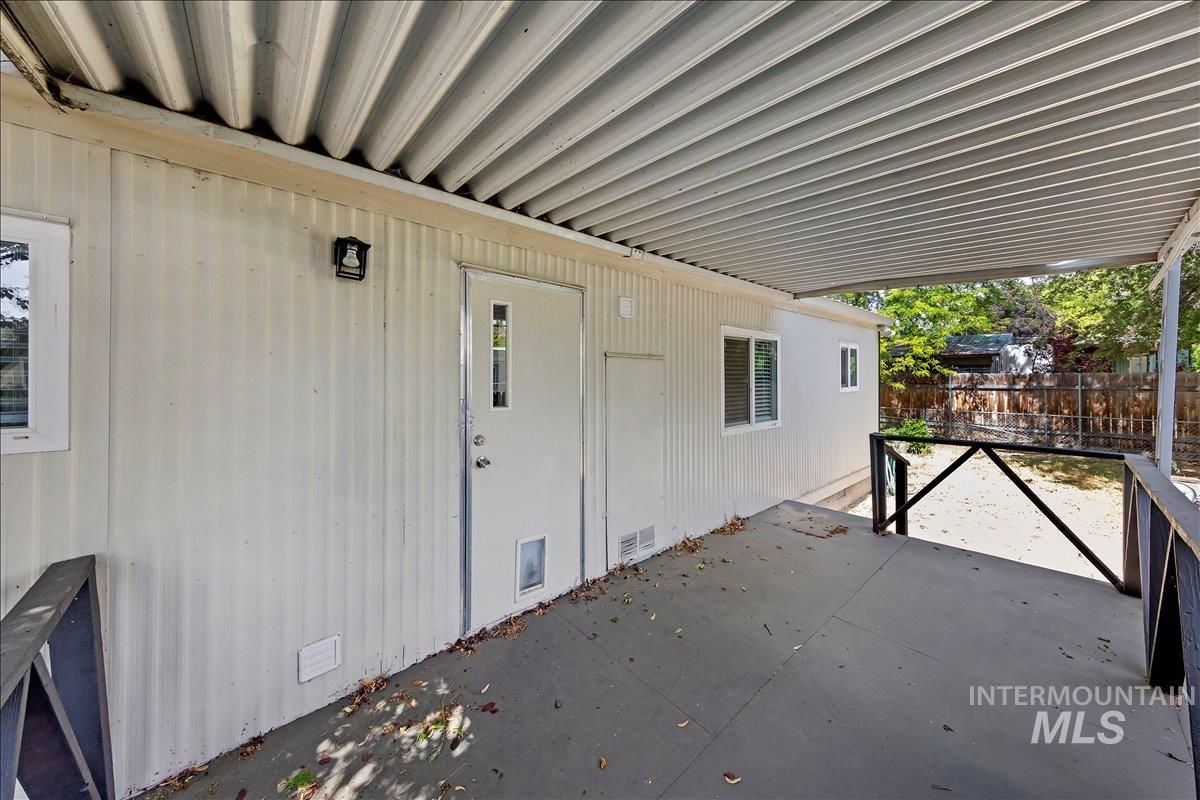 3779 S Clacton Way, Boise, Idaho 83716, 2 Bedrooms, 2 Bathrooms, Residential For Sale, Price $325,000,MLS 98986648
