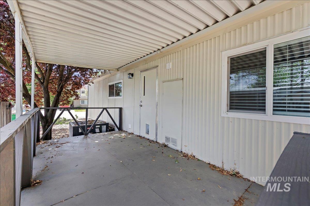 3779 S Clacton Way, Boise, Idaho 83716, 2 Bedrooms, 2 Bathrooms, Residential For Sale, Price $325,000,MLS 98986648
