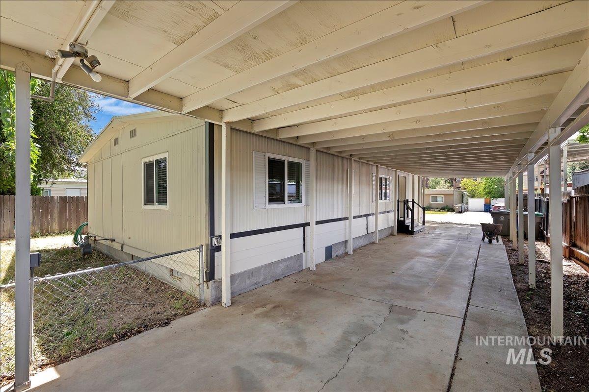 3779 S Clacton Way, Boise, Idaho 83716, 2 Bedrooms, 2 Bathrooms, Residential For Sale, Price $325,000,MLS 98986648