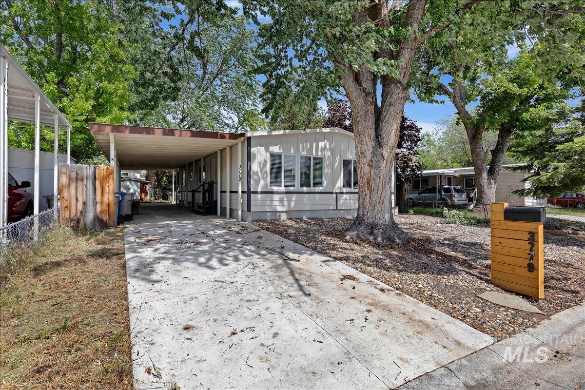 3779 S Clacton Way, Boise, Idaho 83716, 2 Bedrooms, 2 Bathrooms, Residential For Sale, Price $325,000,MLS 98986648