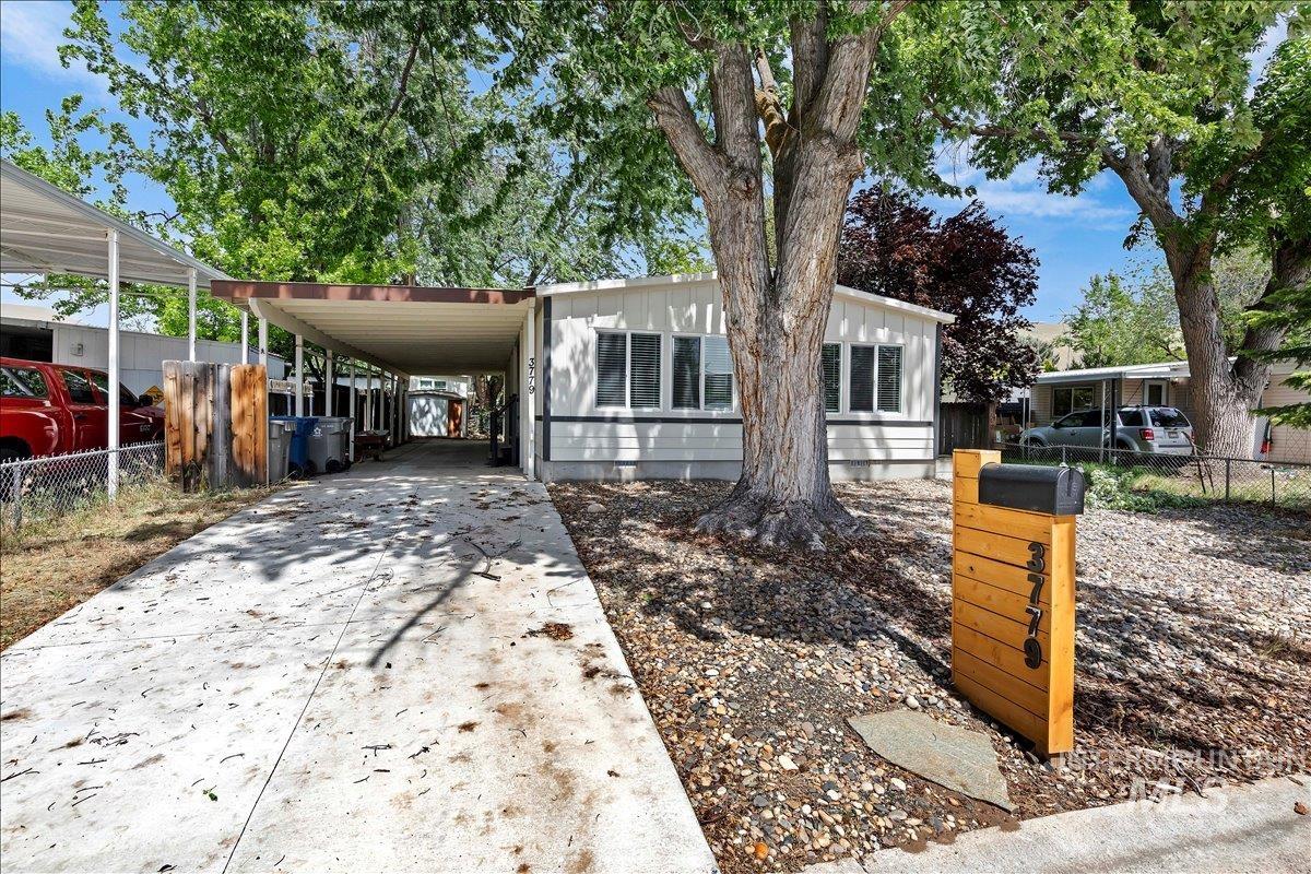 3779 S Clacton Way, Boise, Idaho 83716, 2 Bedrooms, 2 Bathrooms, Residential For Sale, Price $325,000,MLS 98986648