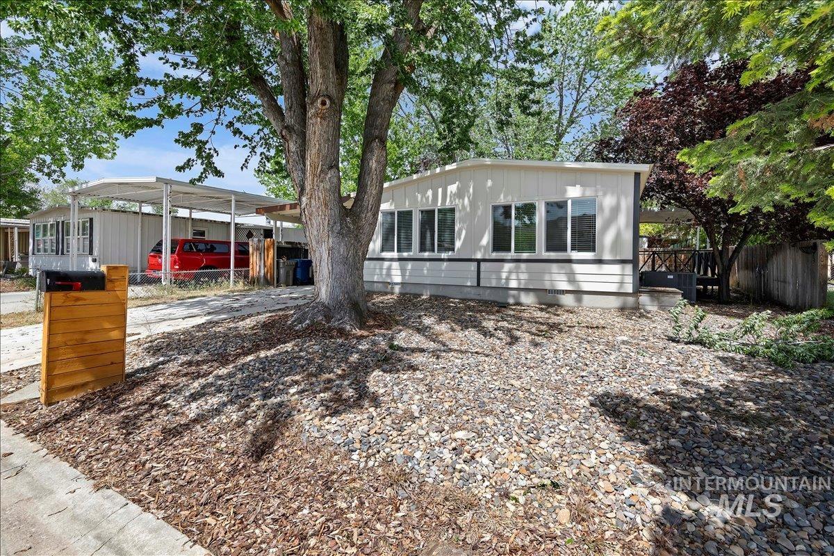 3779 S Clacton Way, Boise, Idaho 83716, 2 Bedrooms, 2 Bathrooms, Residential For Sale, Price $325,000,MLS 98986648