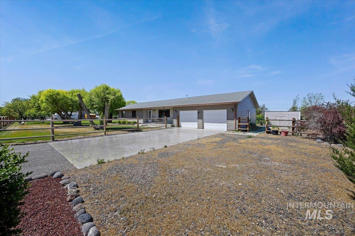 1030 Clear Creek Drive, Buhl, Idaho 83316, 3 Bedrooms, 2 Bathrooms, Residential For Sale, Price $450,000,MLS 98986650