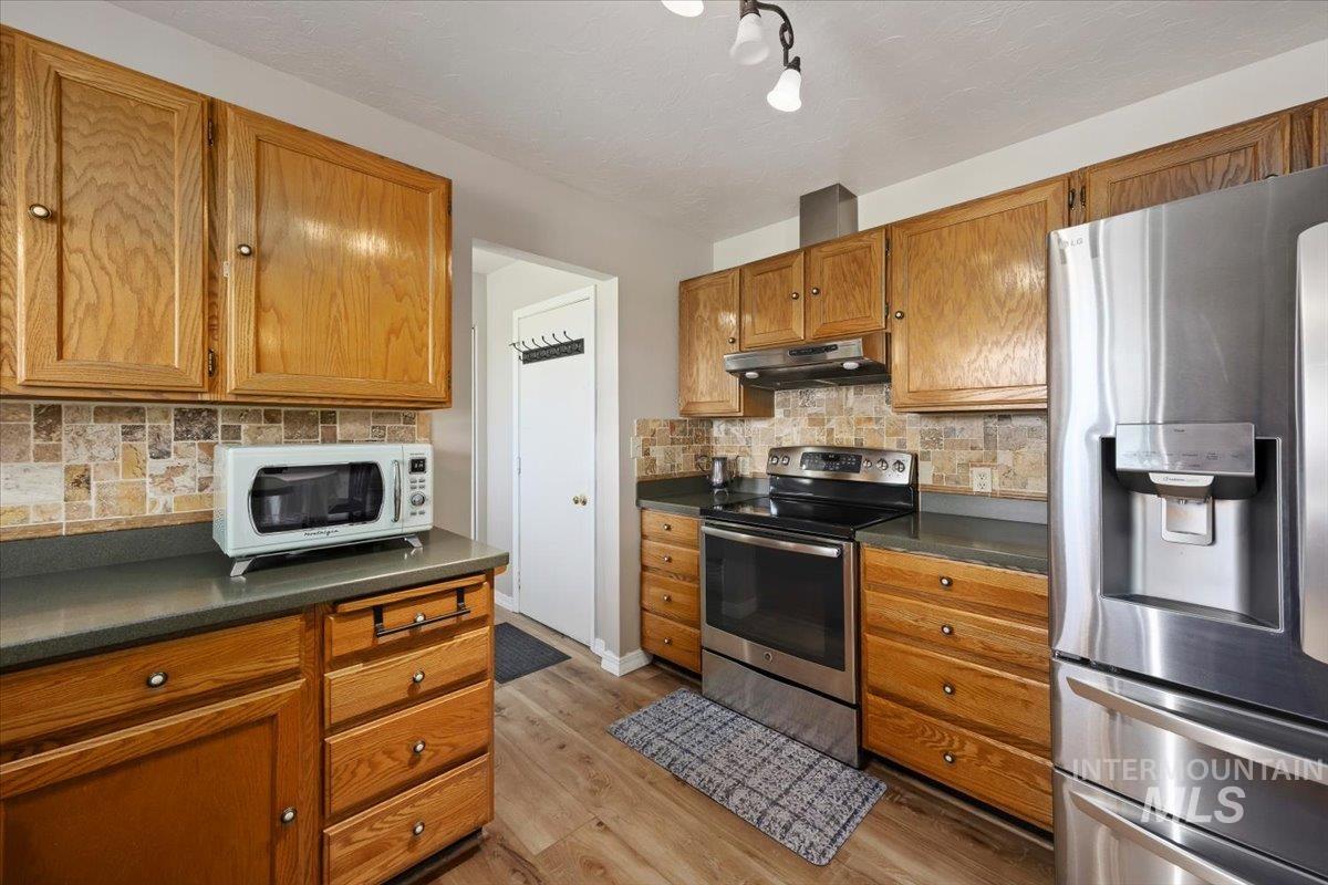 1030 Clear Creek Drive, Buhl, Idaho 83316, 3 Bedrooms, 2 Bathrooms, Residential For Sale, Price $450,000,MLS 98986650