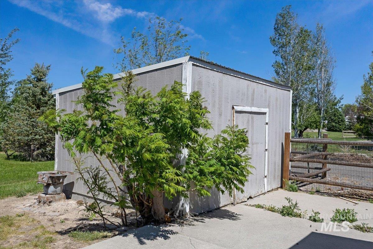 1030 Clear Creek Drive, Buhl, Idaho 83316, 3 Bedrooms, 2 Bathrooms, Residential For Sale, Price $450,000,MLS 98986650