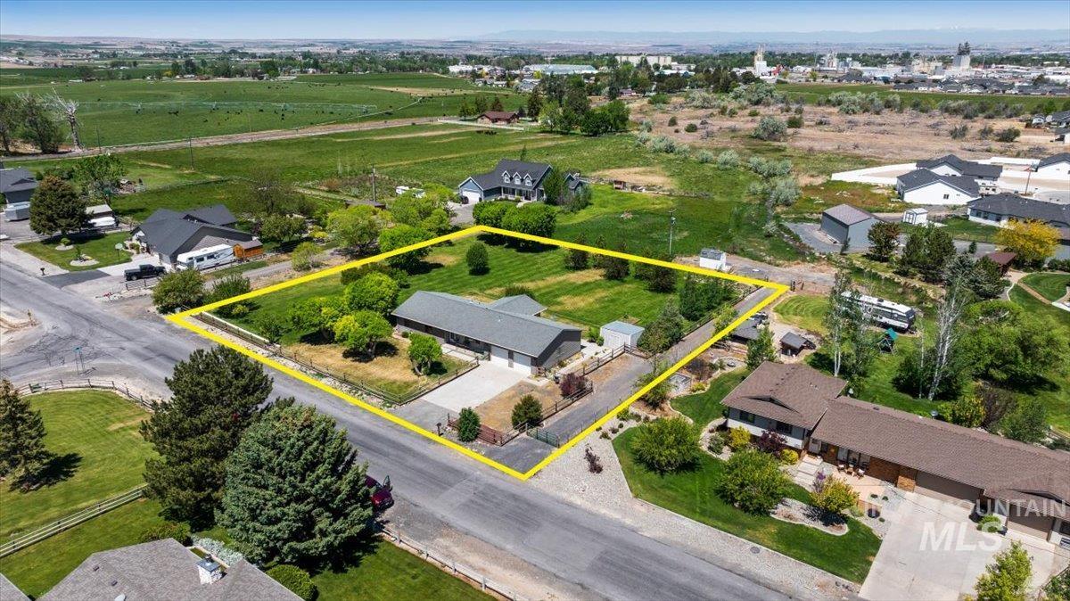 1030 Clear Creek Drive, Buhl, Idaho 83316, 3 Bedrooms, 2 Bathrooms, Residential For Sale, Price $450,000,MLS 98986650