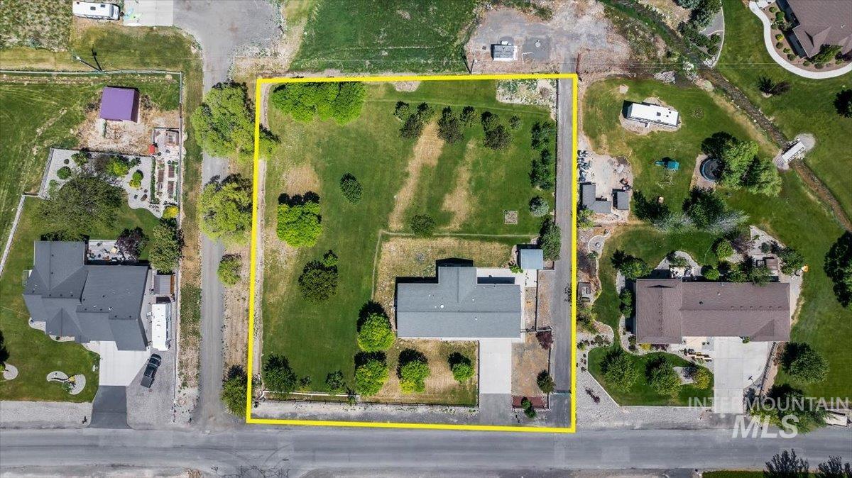 1030 Clear Creek Drive, Buhl, Idaho 83316, 3 Bedrooms, 2 Bathrooms, Residential For Sale, Price $450,000,MLS 98986650