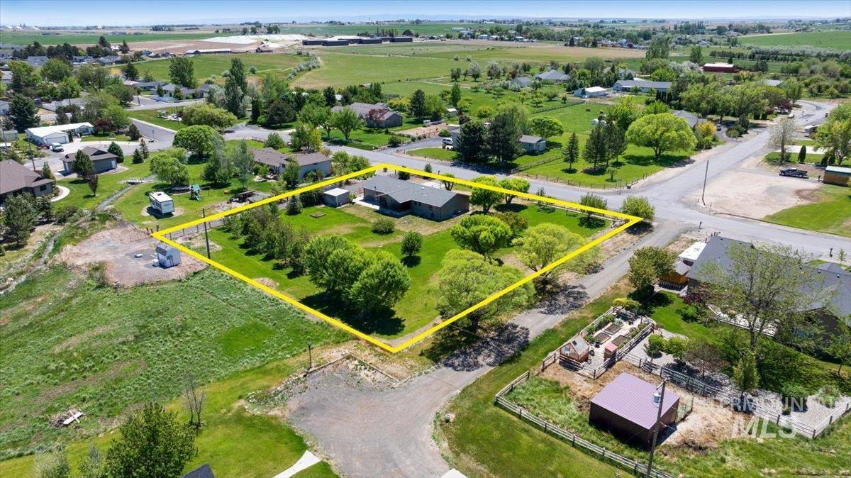 1030 Clear Creek Drive, Buhl, Idaho 83316, 3 Bedrooms, 2 Bathrooms, Residential For Sale, Price $450,000,MLS 98986650