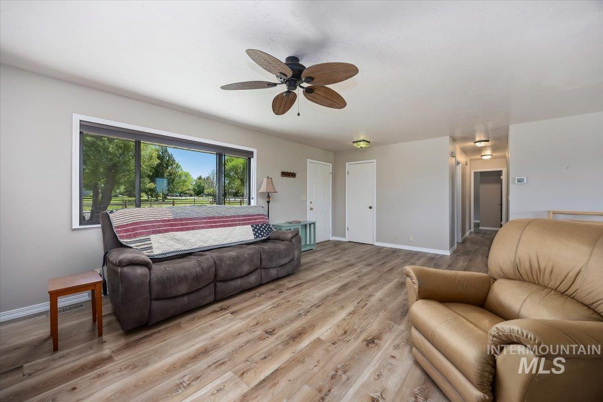 1030 Clear Creek Drive, Buhl, Idaho 83316, 3 Bedrooms, 2 Bathrooms, Residential For Sale, Price $450,000,MLS 98986650