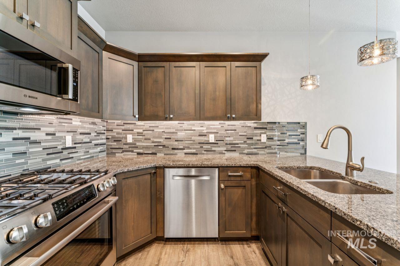 10852 W Mossywood Dr, Boise, Idaho 83709, 3 Bedrooms, 2.5 Bathrooms, Residential For Sale, Price $479,995,MLS 98986657