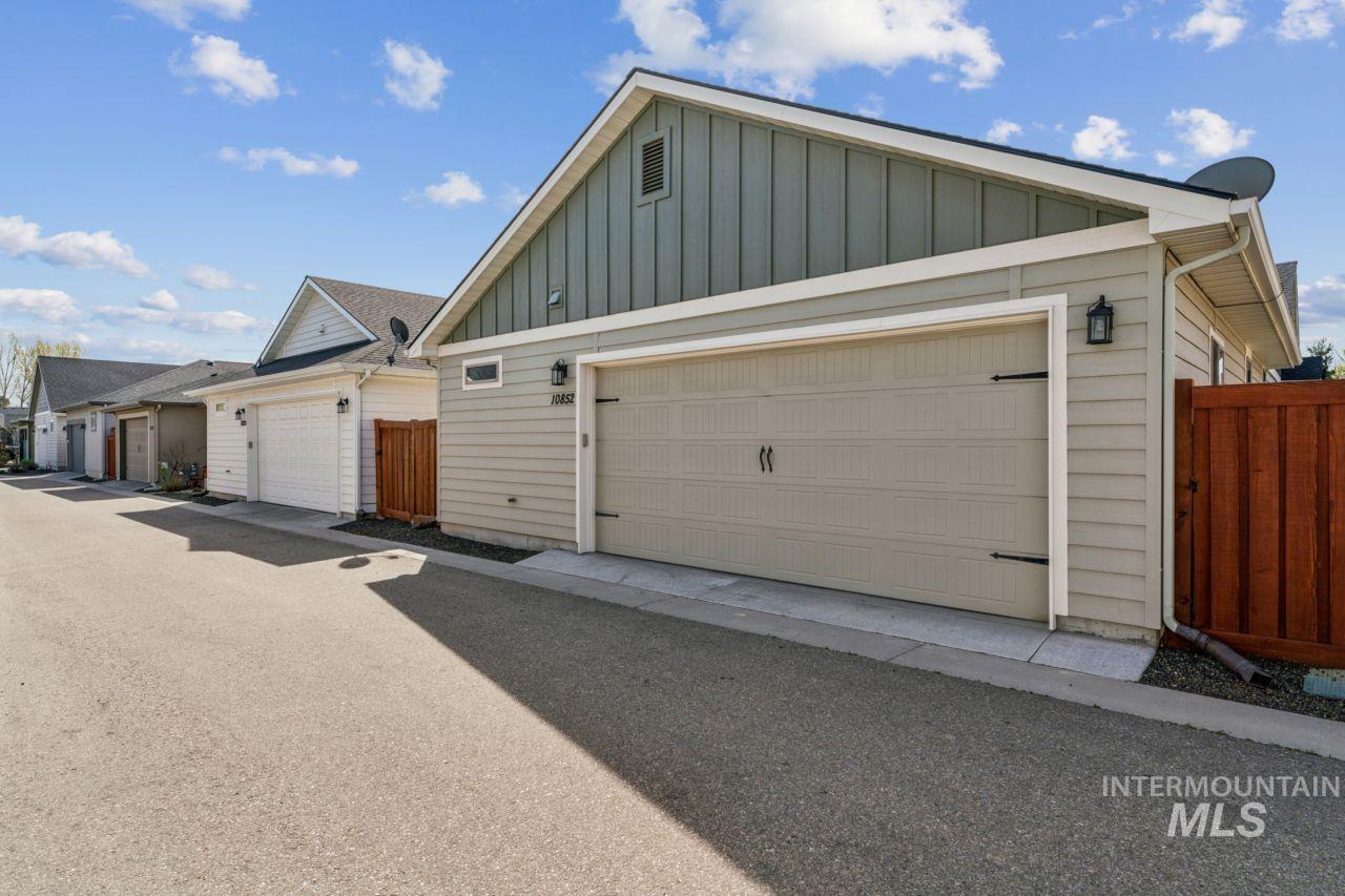 10852 W Mossywood Dr, Boise, Idaho 83709, 3 Bedrooms, 2.5 Bathrooms, Residential For Sale, Price $479,995,MLS 98986657
