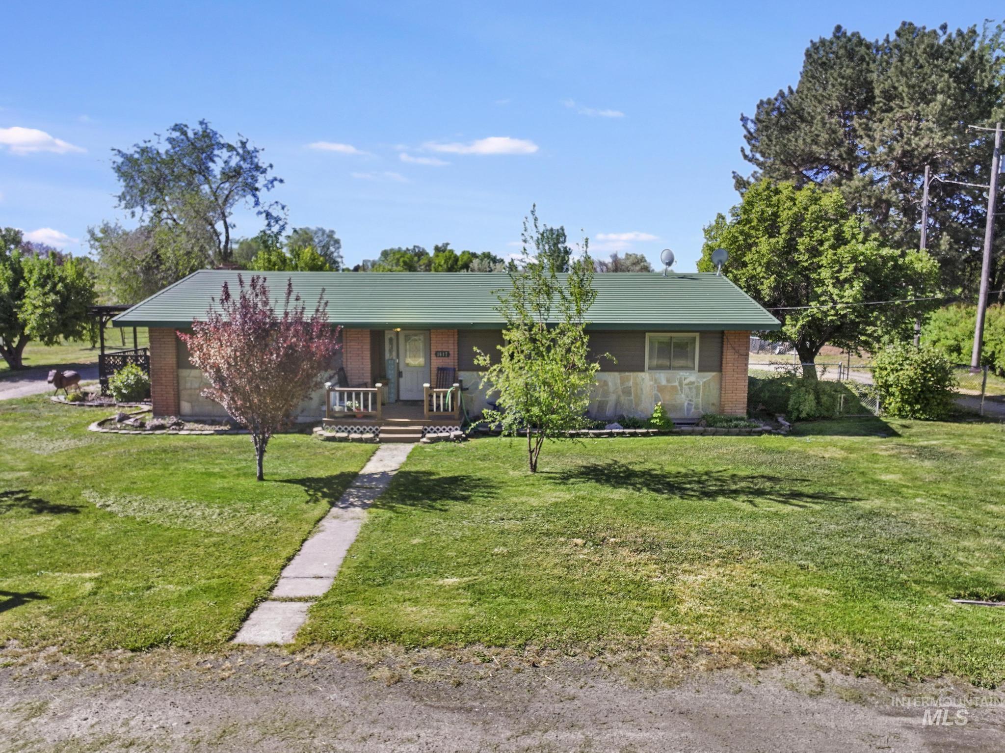 1617 9th Ave E, Gooding, Idaho 83330, 5 Bedrooms, 2 Bathrooms, Residential For Sale, Price $535,000, 98986662