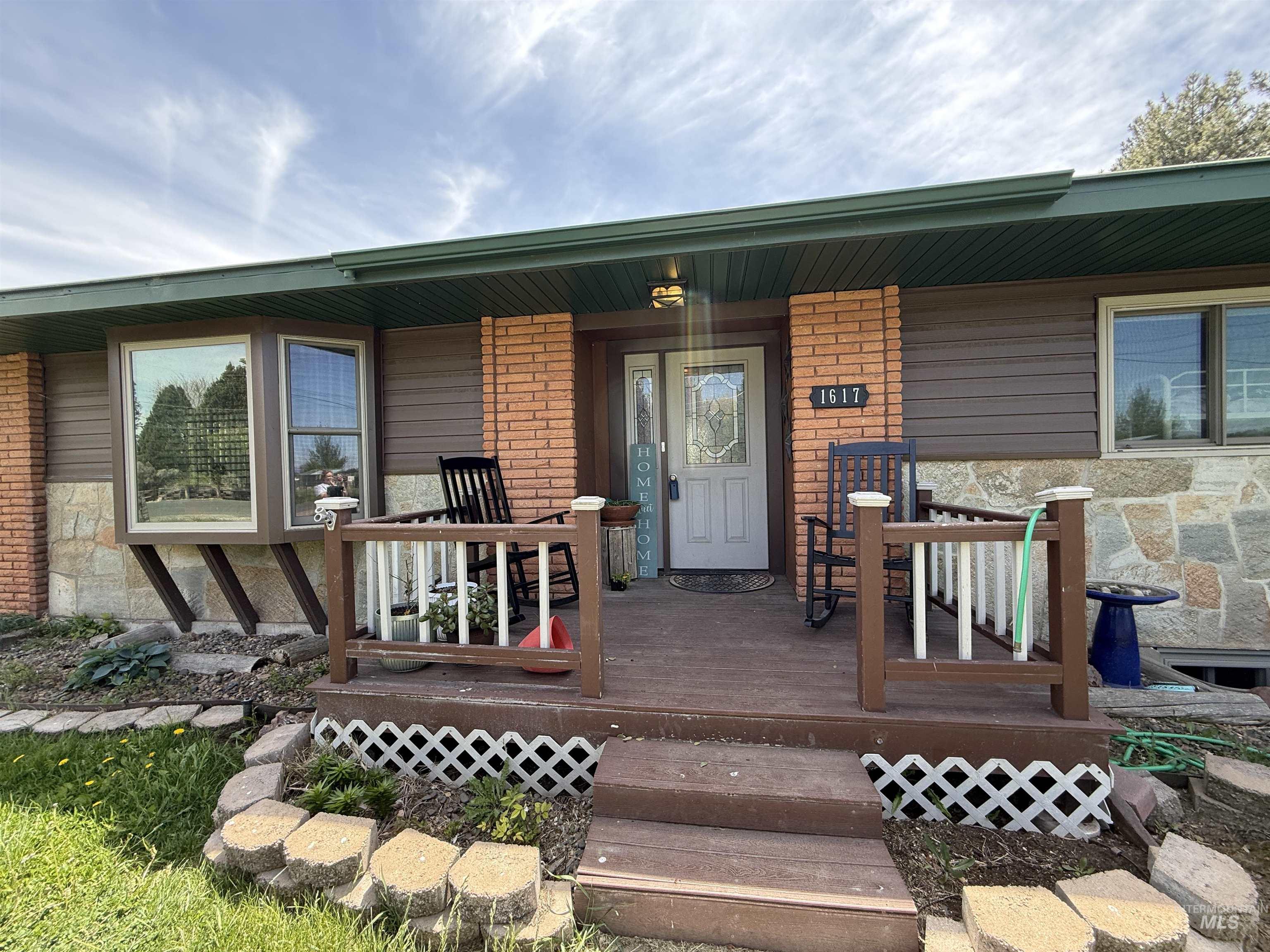 1617 9th Ave E, Gooding, Idaho 83330, 5 Bedrooms, 2 Bathrooms, Residential For Sale, Price $535,000,MLS 98986662
