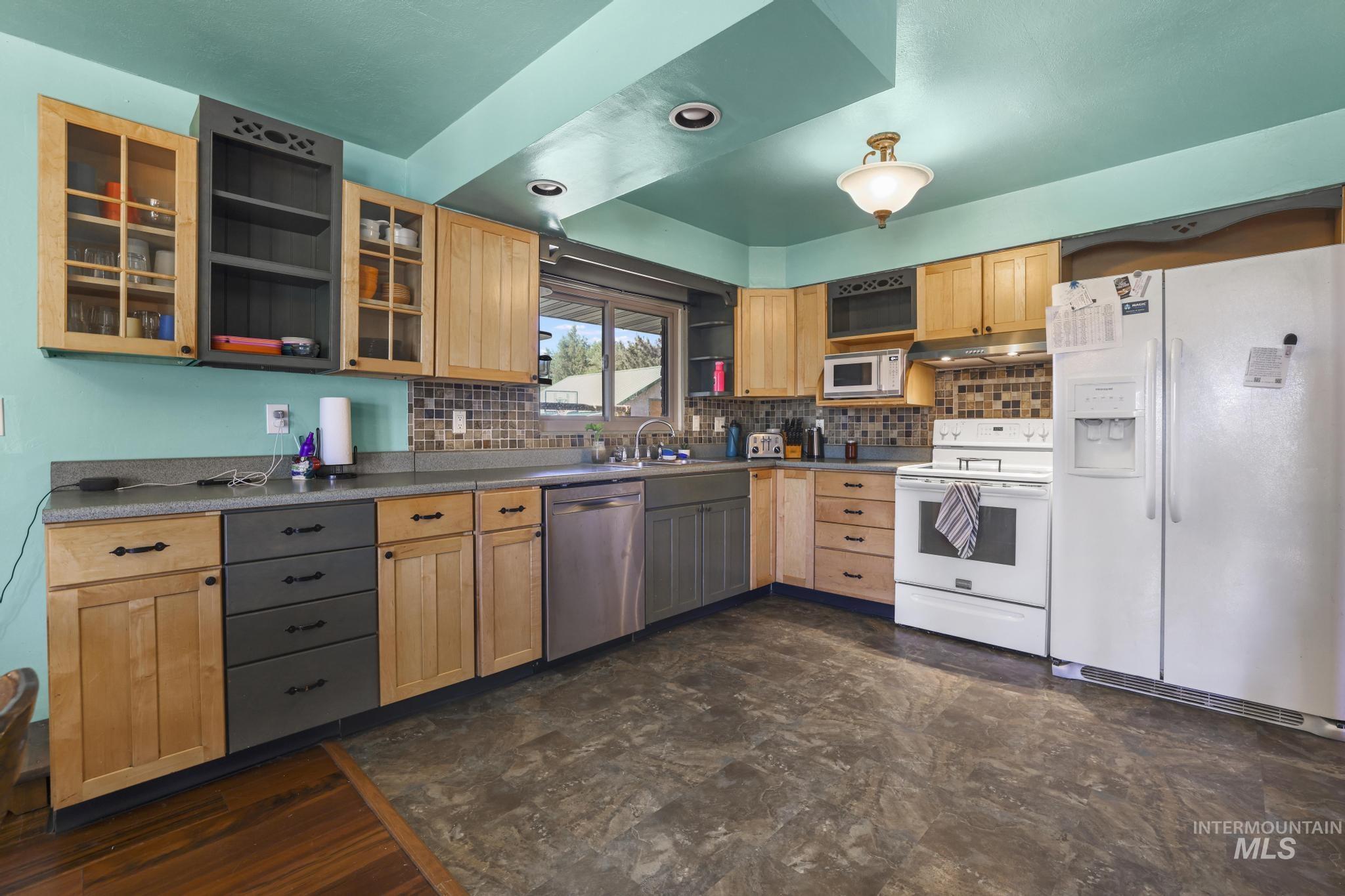 1617 9th Ave E, Gooding, Idaho 83330, 5 Bedrooms, 2 Bathrooms, Residential For Sale, Price $519,999, 98986662