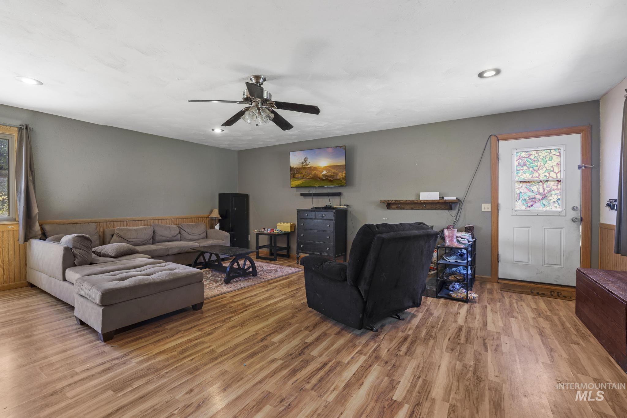 1617 9th Ave E, Gooding, Idaho 83330, 5 Bedrooms, 2 Bathrooms, Residential For Sale, Price $519,999, 98986662
