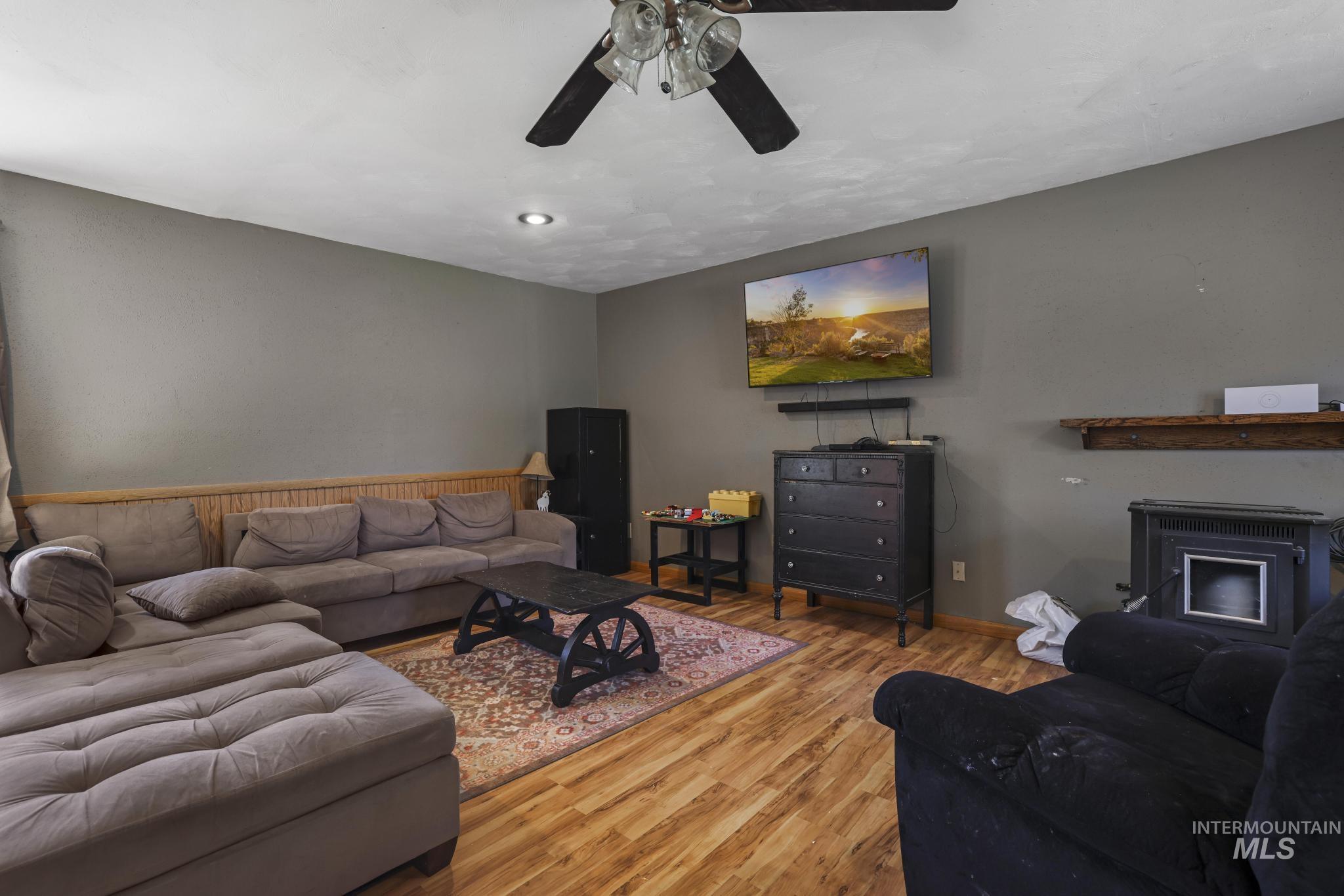 1617 9th Ave E, Gooding, Idaho 83330, 5 Bedrooms, 2 Bathrooms, Residential For Sale, Price $519,999, 98986662