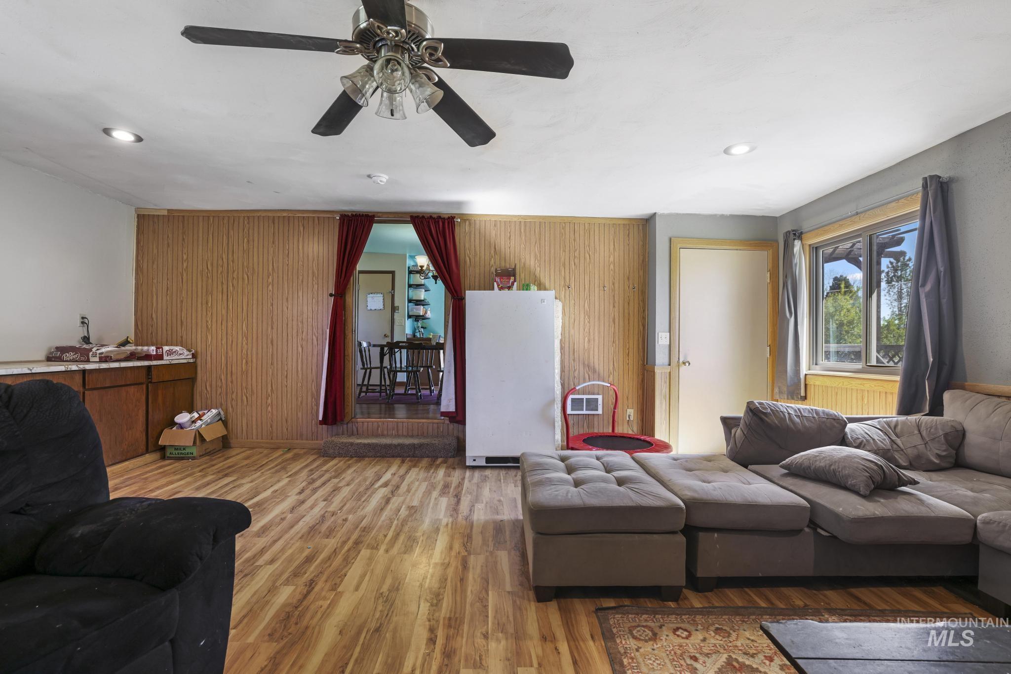 1617 9th Ave E, Gooding, Idaho 83330, 5 Bedrooms, 2 Bathrooms, Residential For Sale, Price $519,999, 98986662