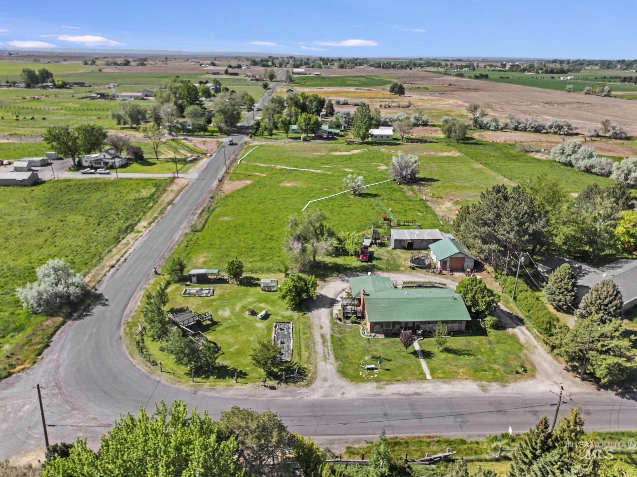 1617 9th Ave E, Gooding, Idaho 83330, 5 Bedrooms, 2 Bathrooms, Residential For Sale, Price $519,999, 98986662