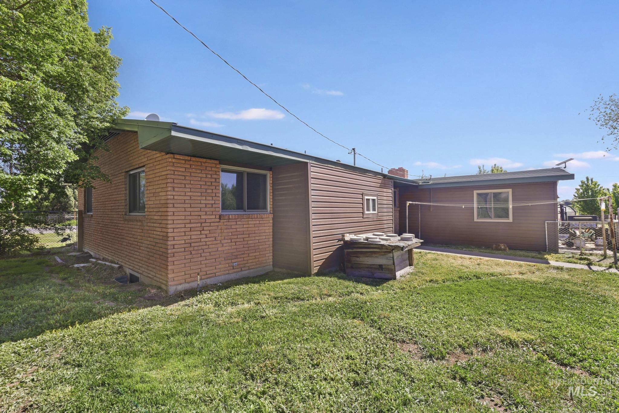 1617 9th Ave E, Gooding, Idaho 83330, 5 Bedrooms, 2 Bathrooms, Residential For Sale, Price $519,999, 98986662