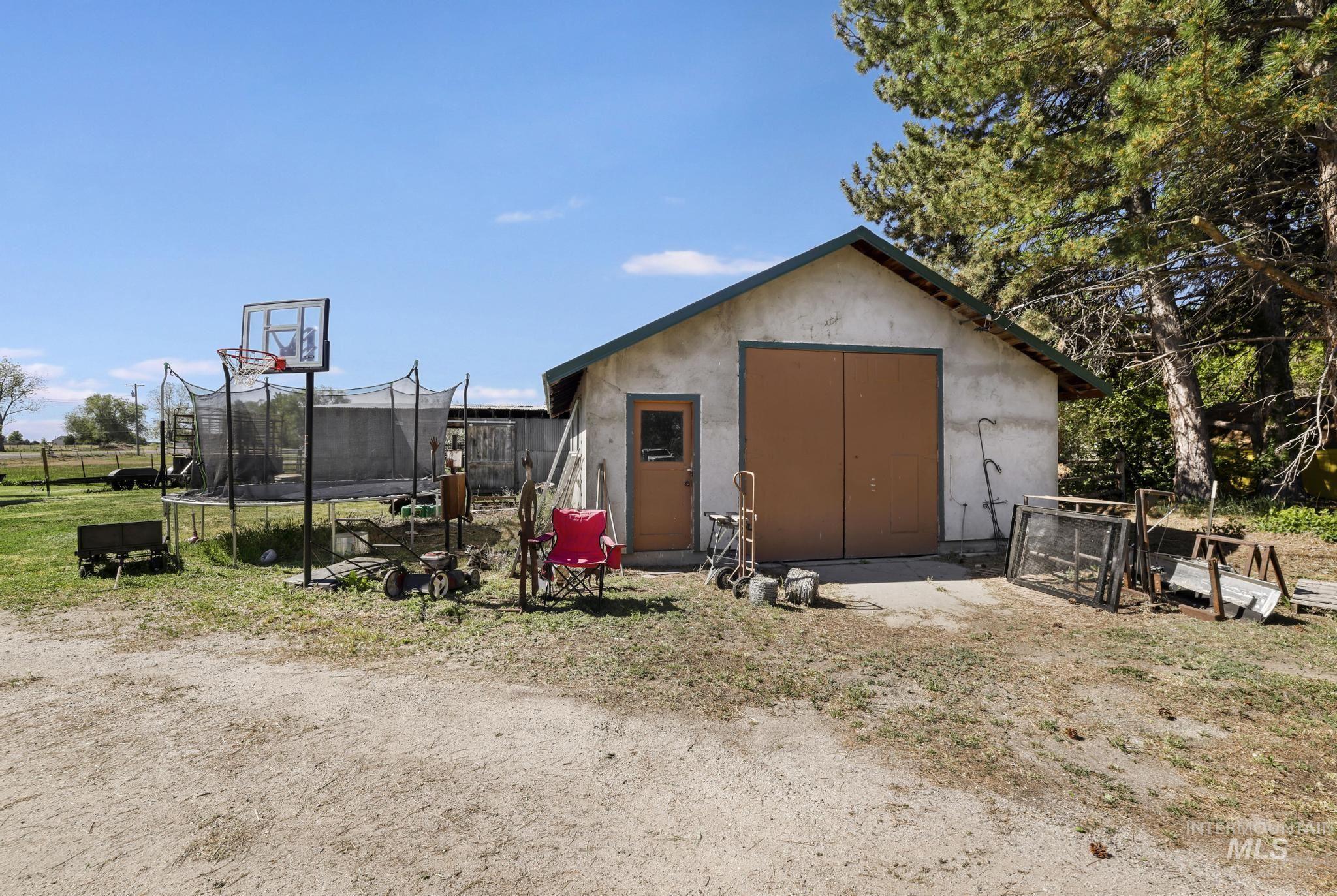 1617 9th Ave E, Gooding, Idaho 83330, 5 Bedrooms, 2 Bathrooms, Residential For Sale, Price $519,999, 98986662