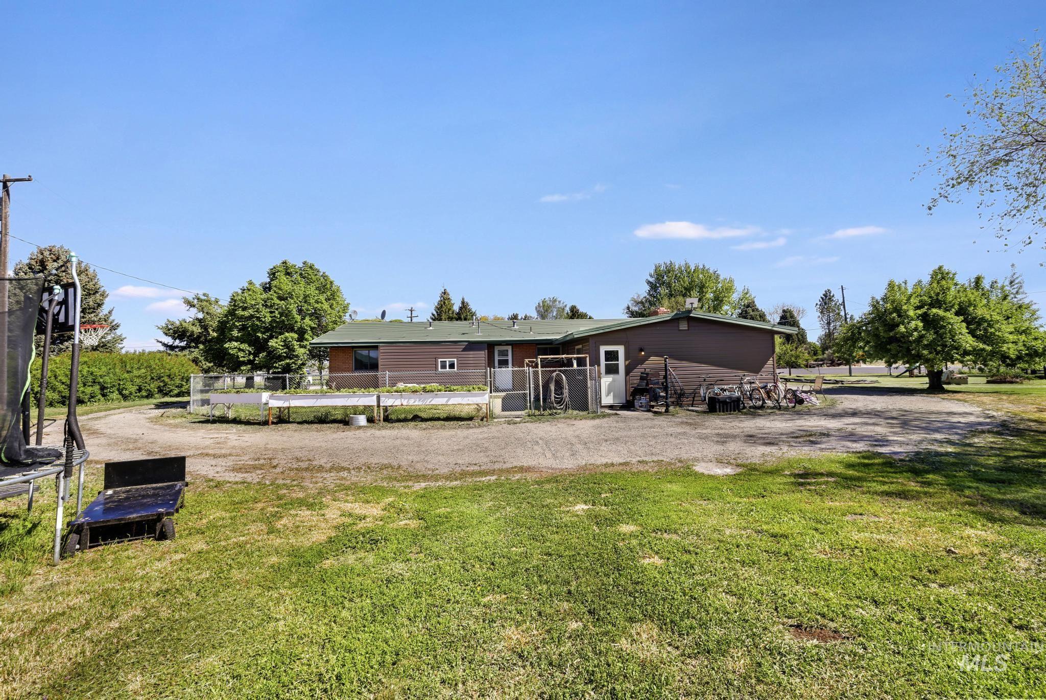 1617 9th Ave E, Gooding, Idaho 83330, 5 Bedrooms, 2 Bathrooms, Residential For Sale, Price $519,999, 98986662