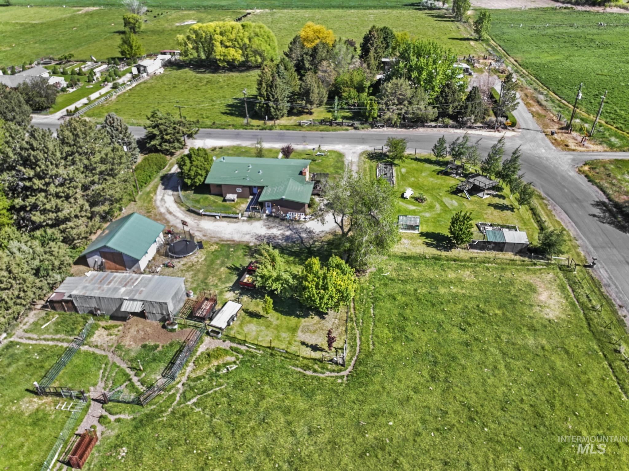 1617 9th Ave E, Gooding, Idaho 83330, 5 Bedrooms, 2 Bathrooms, Residential For Sale, Price $519,999, 98986662