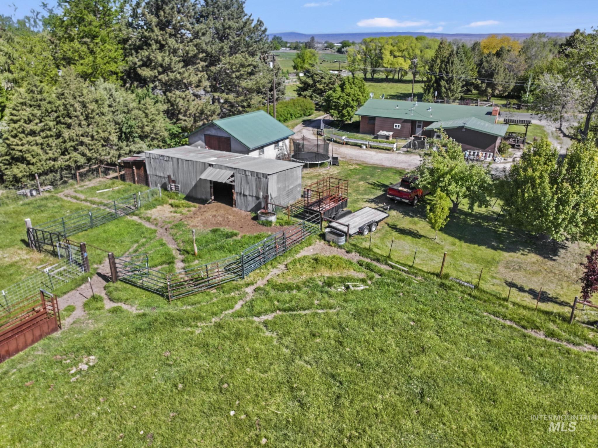 1617 9th Ave E, Gooding, Idaho 83330, 5 Bedrooms, 2 Bathrooms, Residential For Sale, Price $519,999, 98986662