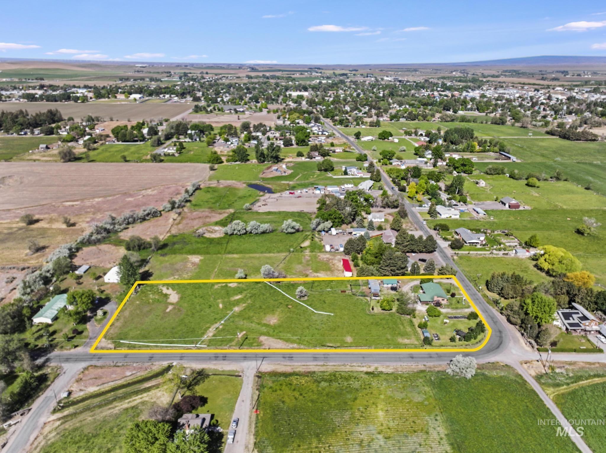 1617 9th Ave E, Gooding, Idaho 83330, 5 Bedrooms, 2 Bathrooms, Residential For Sale, Price $519,999, 98986662
